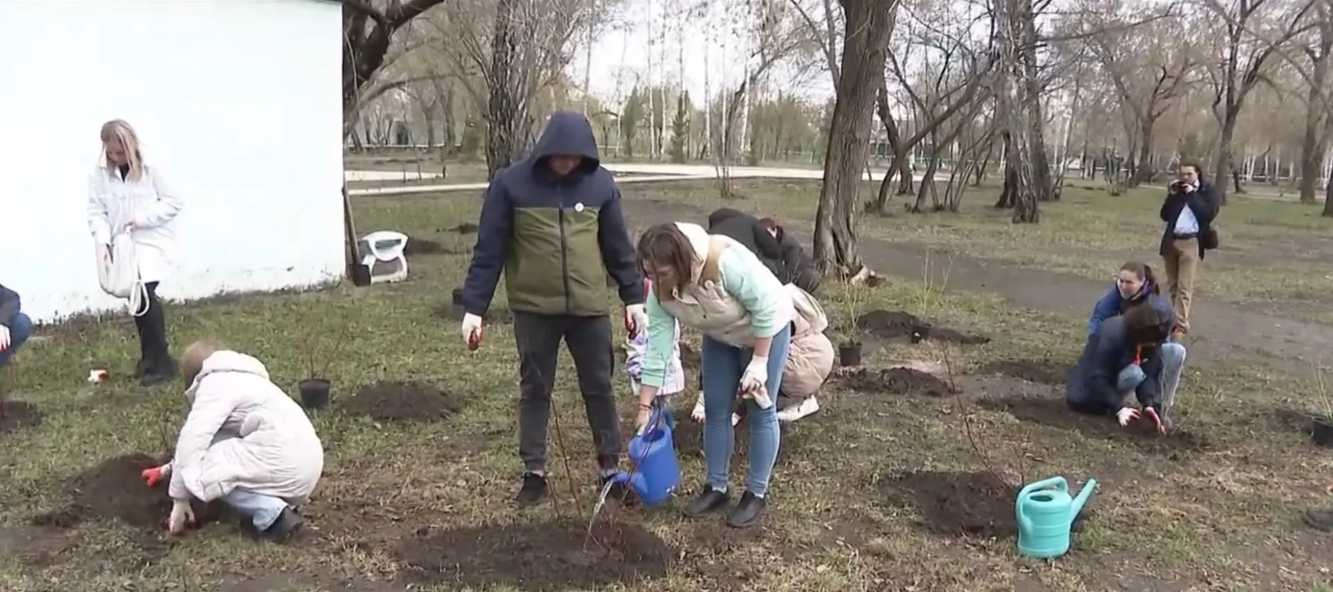Ежегодная Всероссийская акция «Росток памяти» прошла сегодня в барнаульском парке «Изумрудный» Ежегодная Всероссийская акция «Росток памяти» прошла сегодня в барнаульском парке «Изумрудный»
