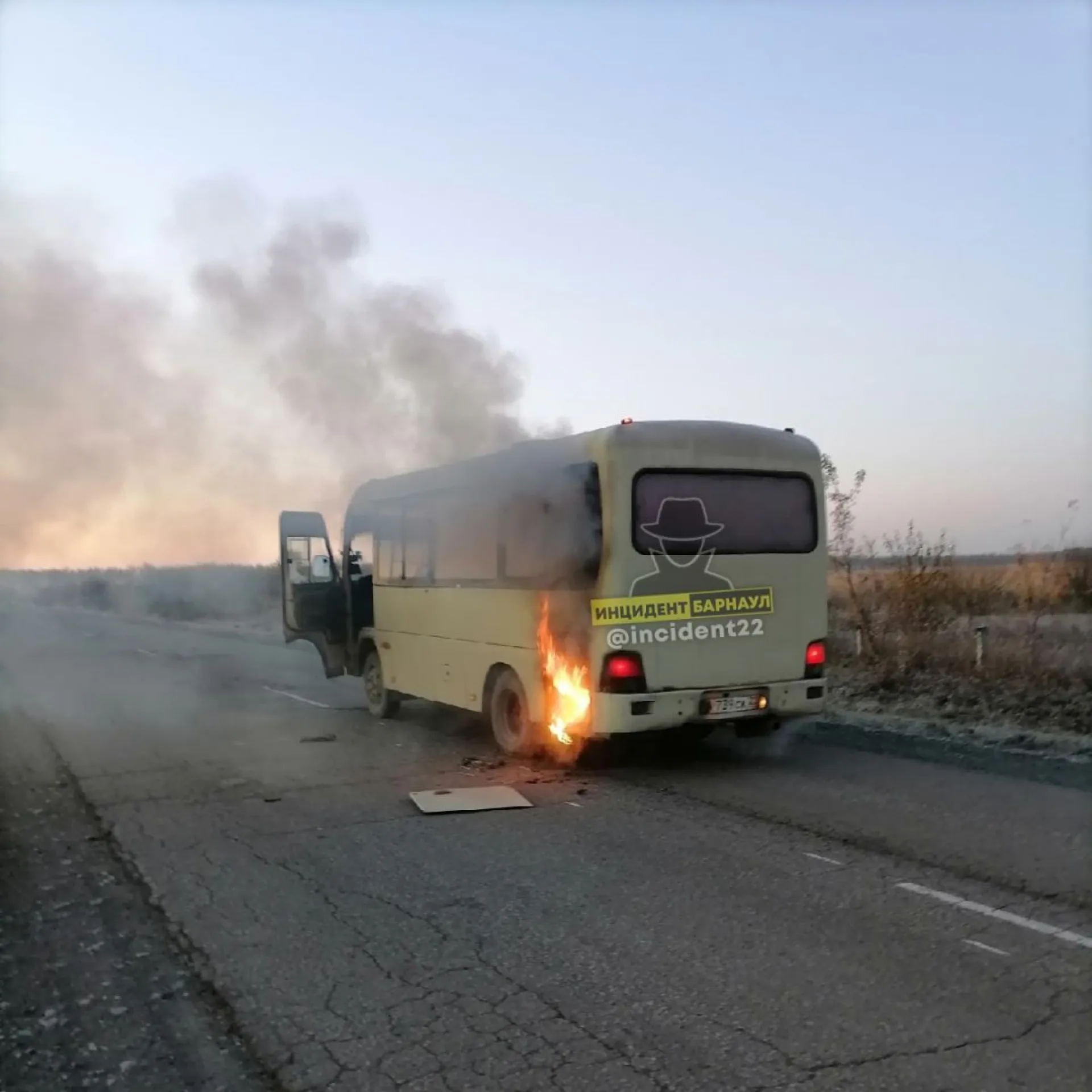 Потушили и поехали: автобус загорелся в Алтайском крае Потушили и поехали: автобус загорелся в Алтайском крае