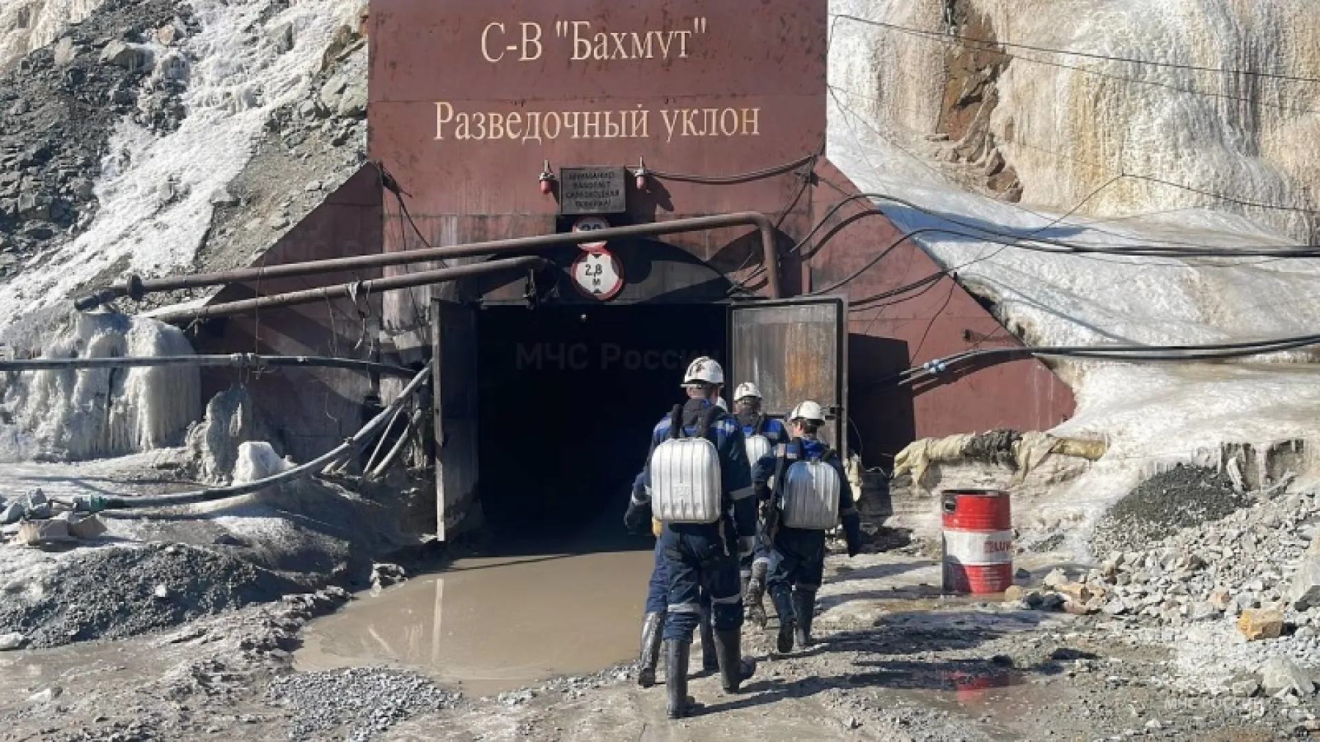 13 шахтеров находятся под завалами на руднике «Пионер» в Амурской области 13 шахтеров находятся под завалами на руднике «Пионер» в Амурской области