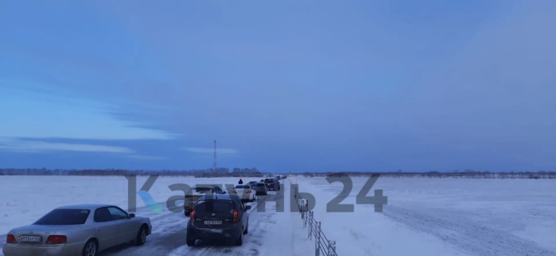 Десятки водителей на трассе А-322 ждут, когда дорогу откроют Десятки водителей на трассе А-322 ждут, когда дорогу откроют