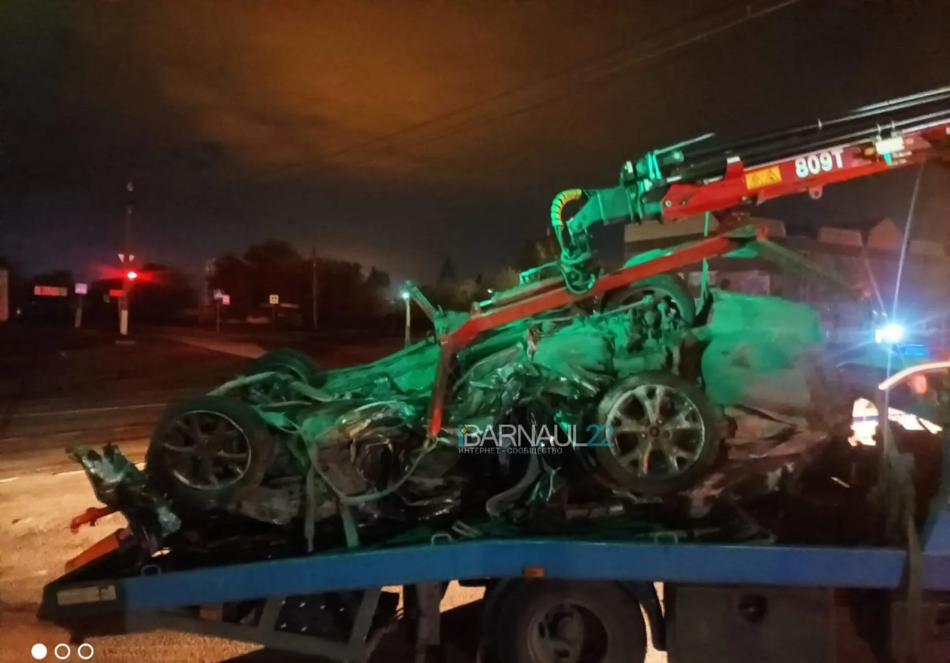 Ночью в Барнауле автомобиль слетел с моста Ночью в Барнауле автомобиль слетел с моста