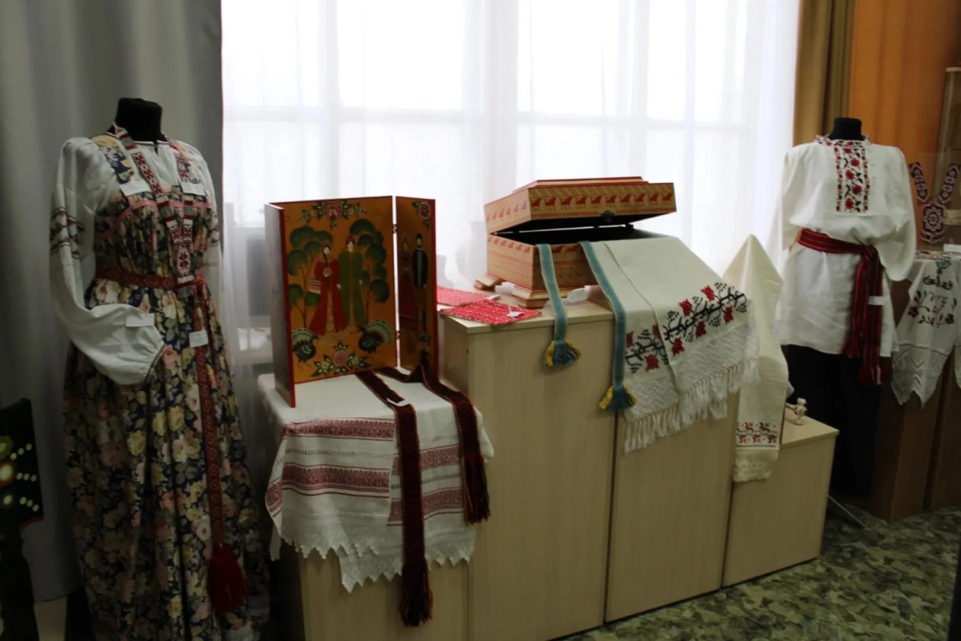 В Ребрихинской детской школе искусств открылась выставка «Грани творчества» В Ребрихинской детской школе искусств открылась выставка «Грани творчества»