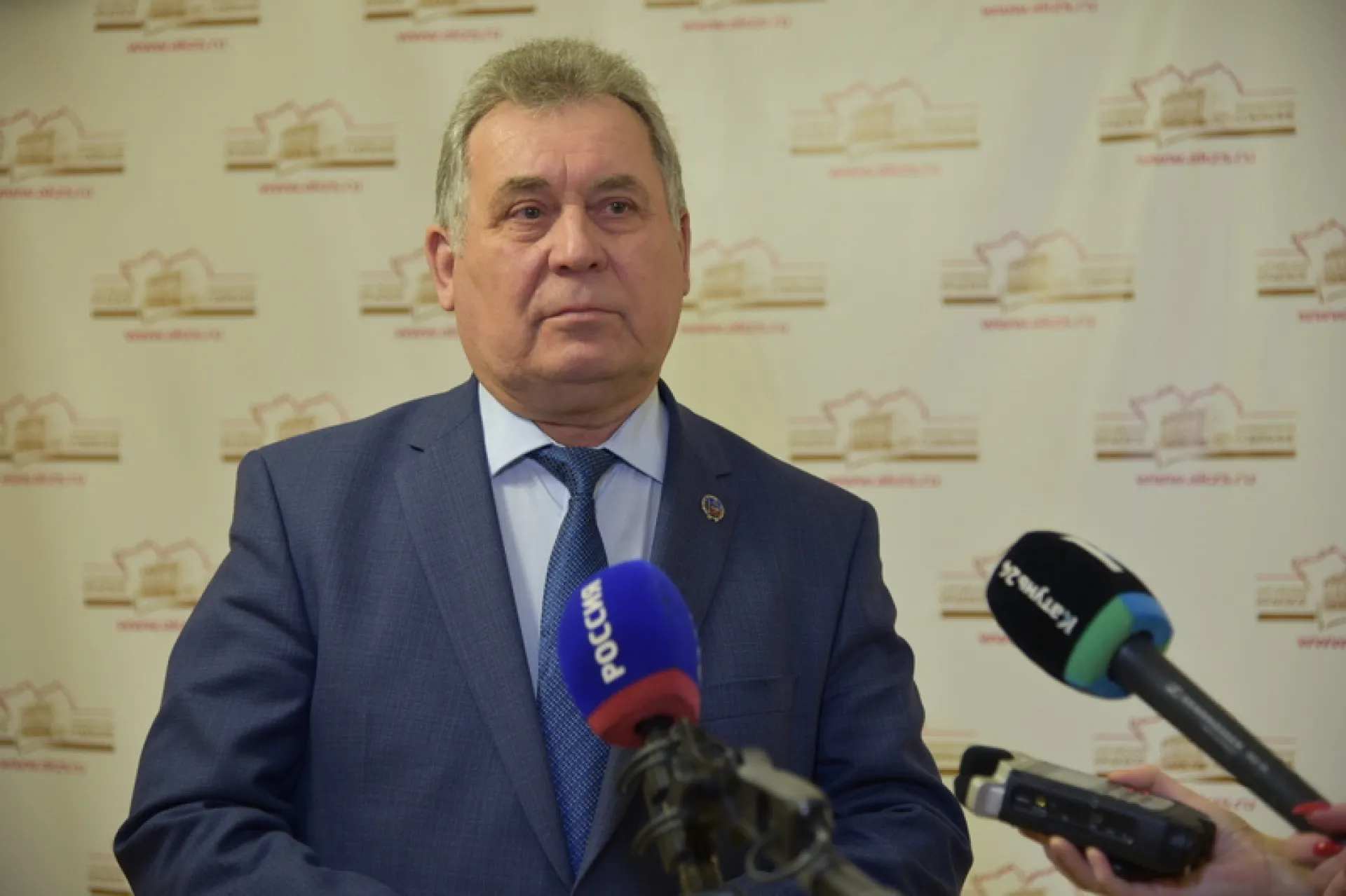 Депутаты Алтайского Заксобрания приняли более 250 законов и постановлений Депутаты Алтайского Заксобрания приняли более 250 законов и постановлений