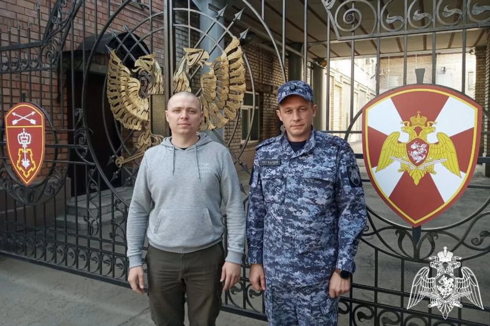 Росгвардейцы оказали первую помощь жительнице Барнаула при помощи веток Росгвардейцы оказали первую помощь жительнице Барнаула при помощи веток