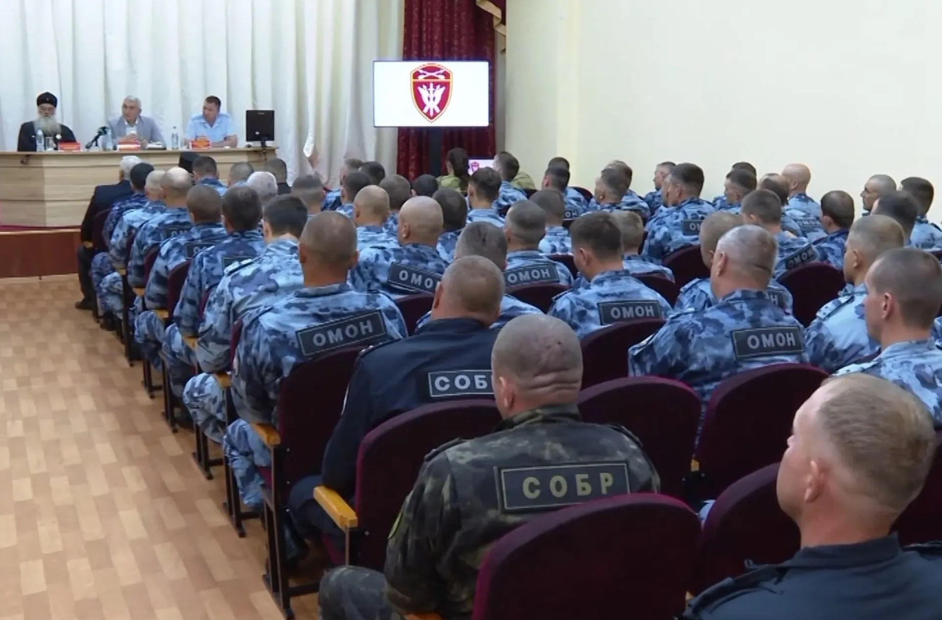 В Барнауле наградили сотрудников Управления Росгвардии по Алтайскому краю, принимавших участие в защите мирного населения Донецкой и Луганской народных республик В Барнауле наградили сотрудников Управления Росгвардии по Алтайскому краю, принимавших участие в защите мирного населения Донецкой и Луганской народных республик