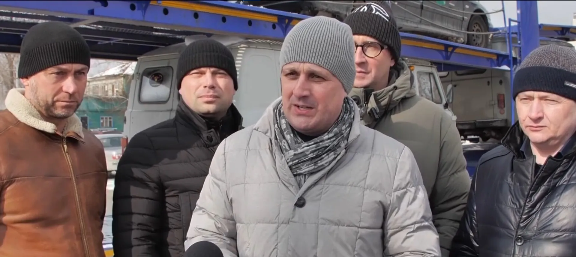 Автовоз со спецтехникой отправили из Барнаула в зону проведения специальной военной операции