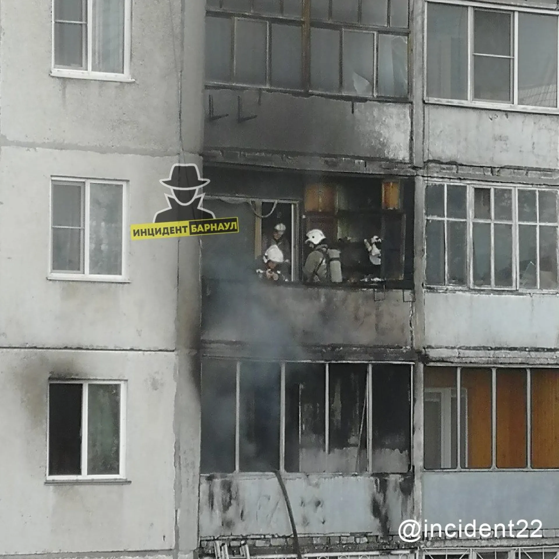 Пожар в девятиэтажном доме произошёл в Барнауле 