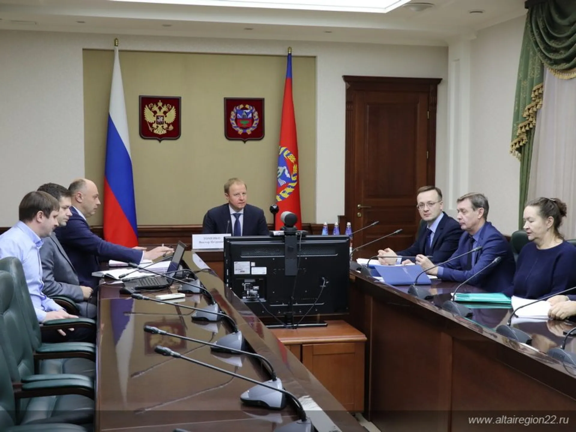 Губернатор Алтайского края Виктор Томенко принял участие в видеоселекторном совещании Счетной палаты России Губернатор Алтайского края Виктор Томенко принял участие в видеоселекторном совещании Счетной палаты России