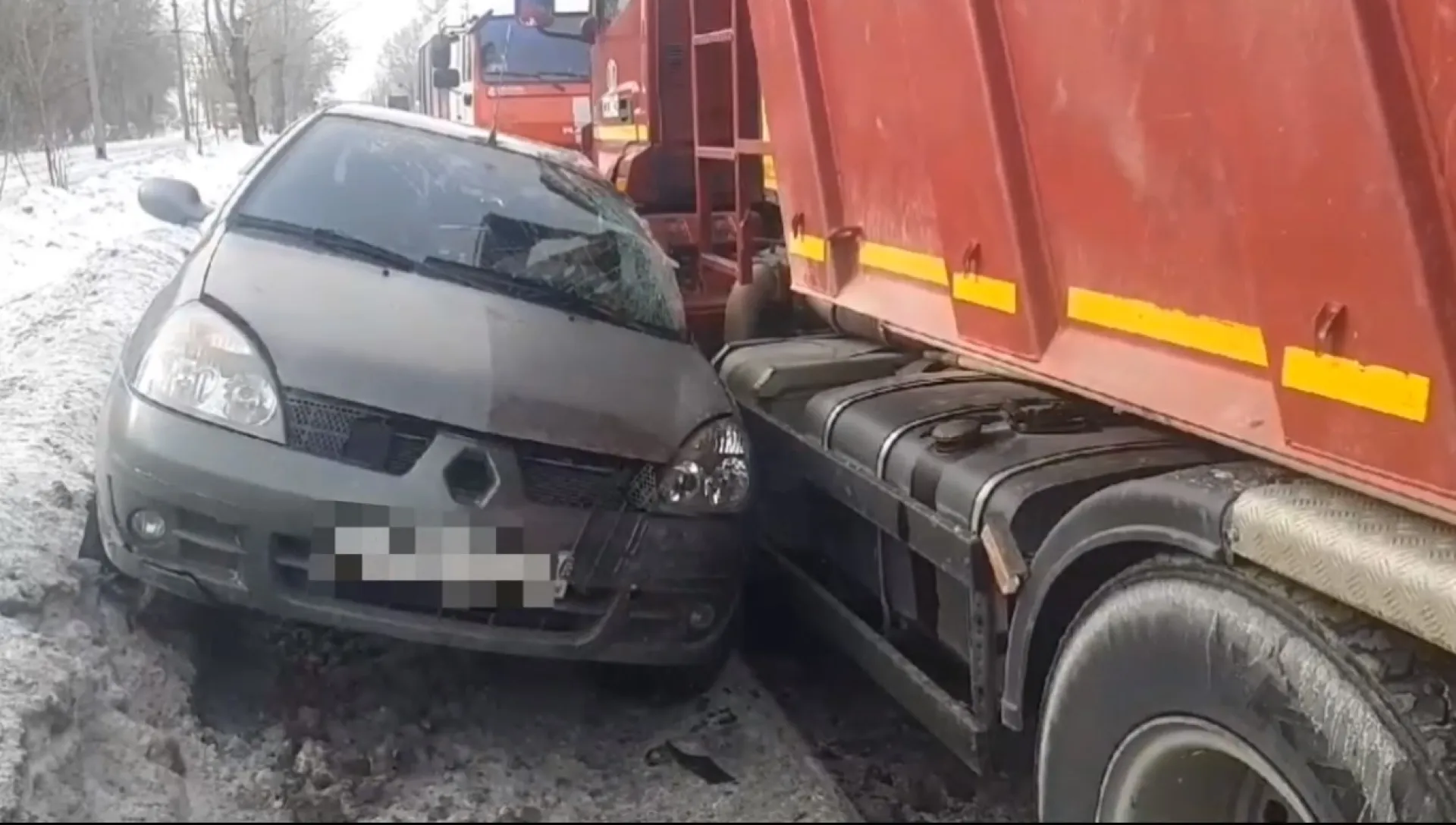 Смертельное ДТП с КамАЗом произошло в Барнауле Смертельное ДТП с КамАЗом произошло в Барнауле