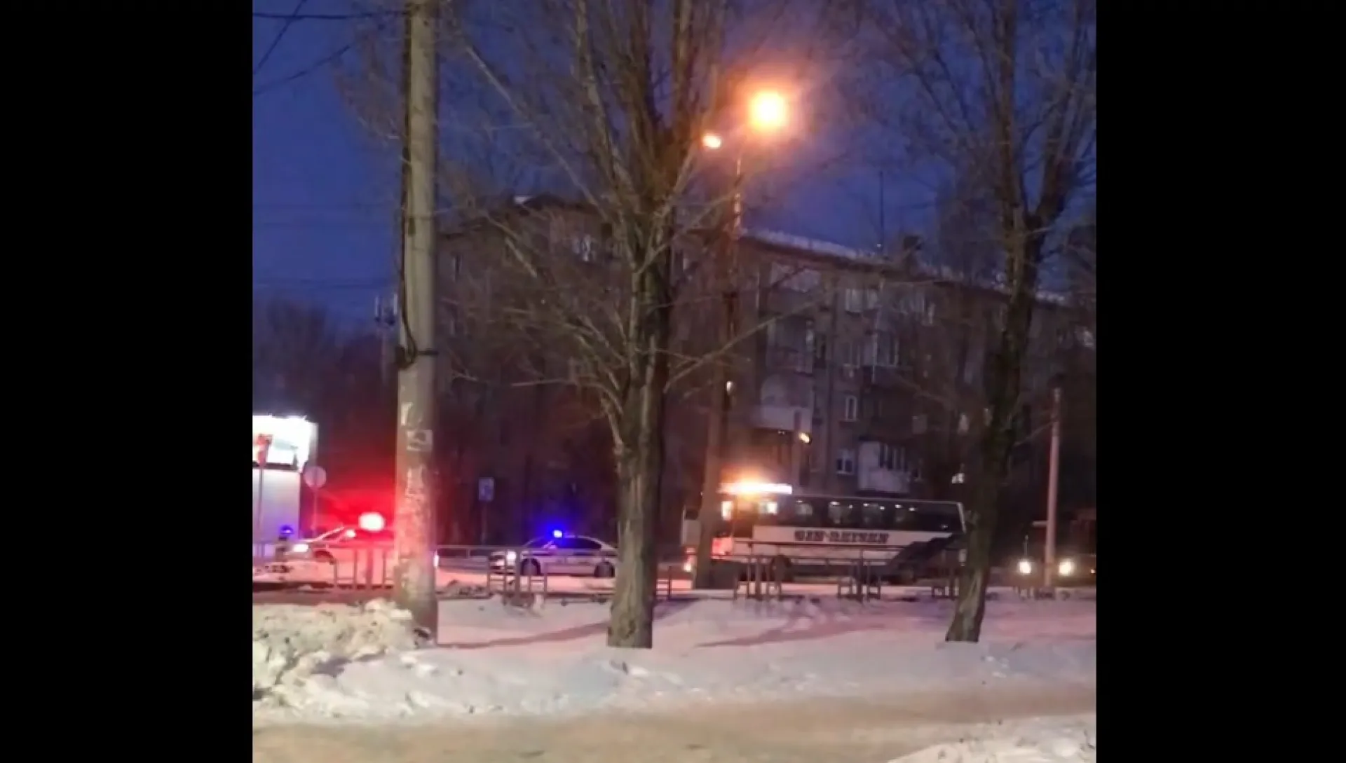 Колонну автобусов в сопровождении ГАИ заметили в Барнауле Колонну автобусов в сопровождении ГАИ заметили в Барнауле