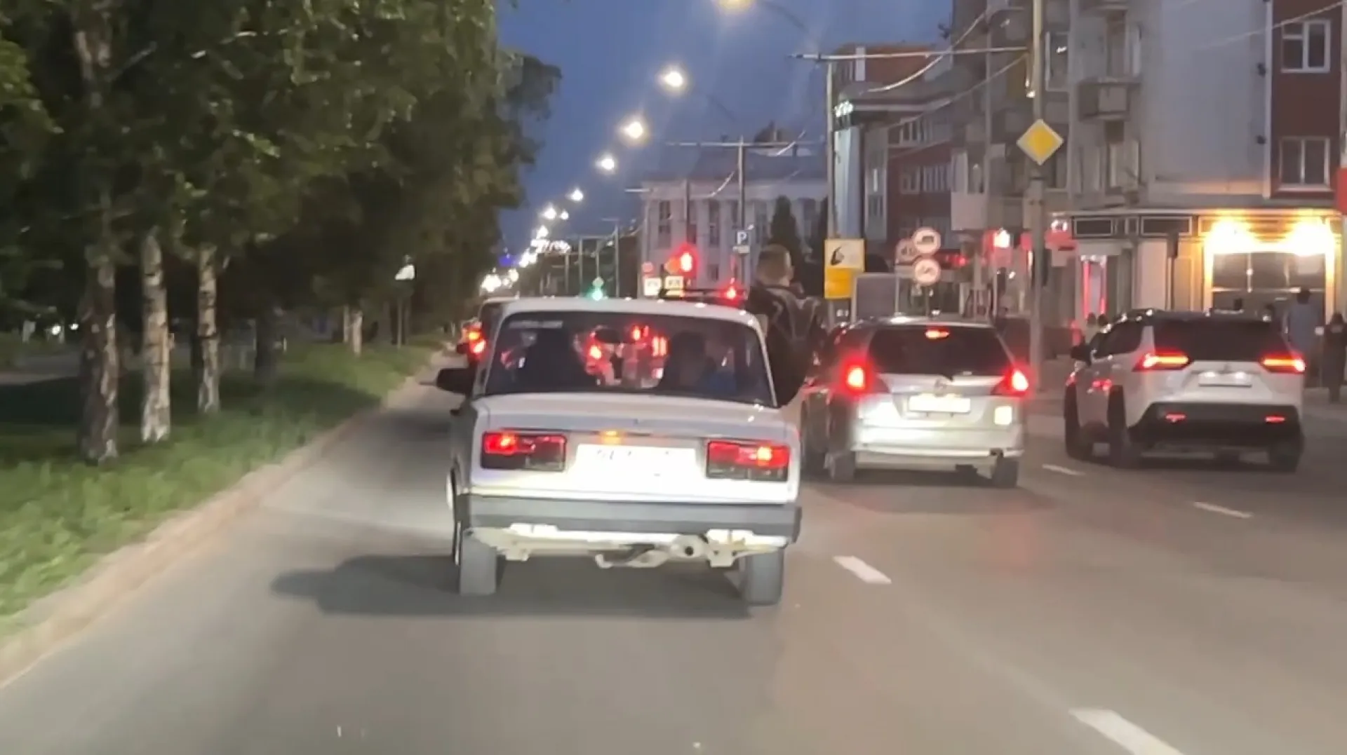 Владельца ВАЗа в Барнауле привлекли к ответственности за хайп на дороге Владельца ВАЗа в Барнауле привлекли к ответственности за хайп на дороге