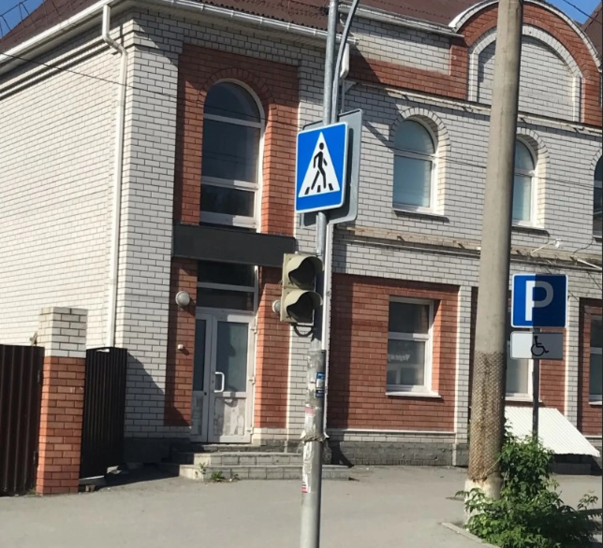 Светофоры отключили на оживленном перекрестке в Барнауле Светофоры отключили на оживленном перекрестке в Барнауле