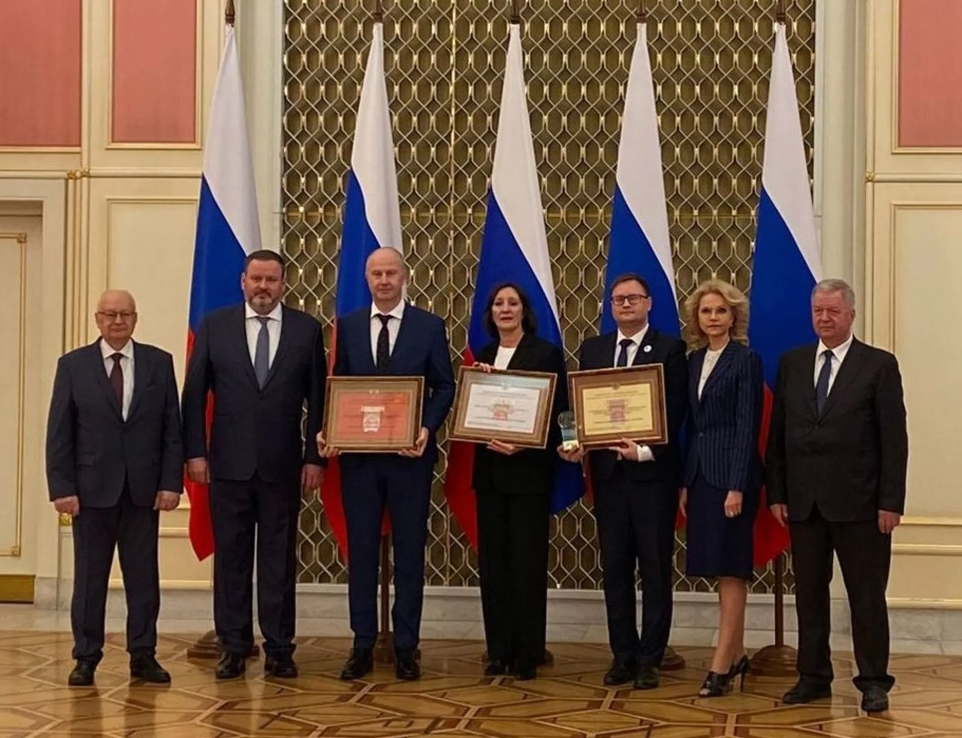 Руководителю барнаульской больницы вручили награду в правительстве РФ Руководителю барнаульской больницы вручили награду в правительстве РФ