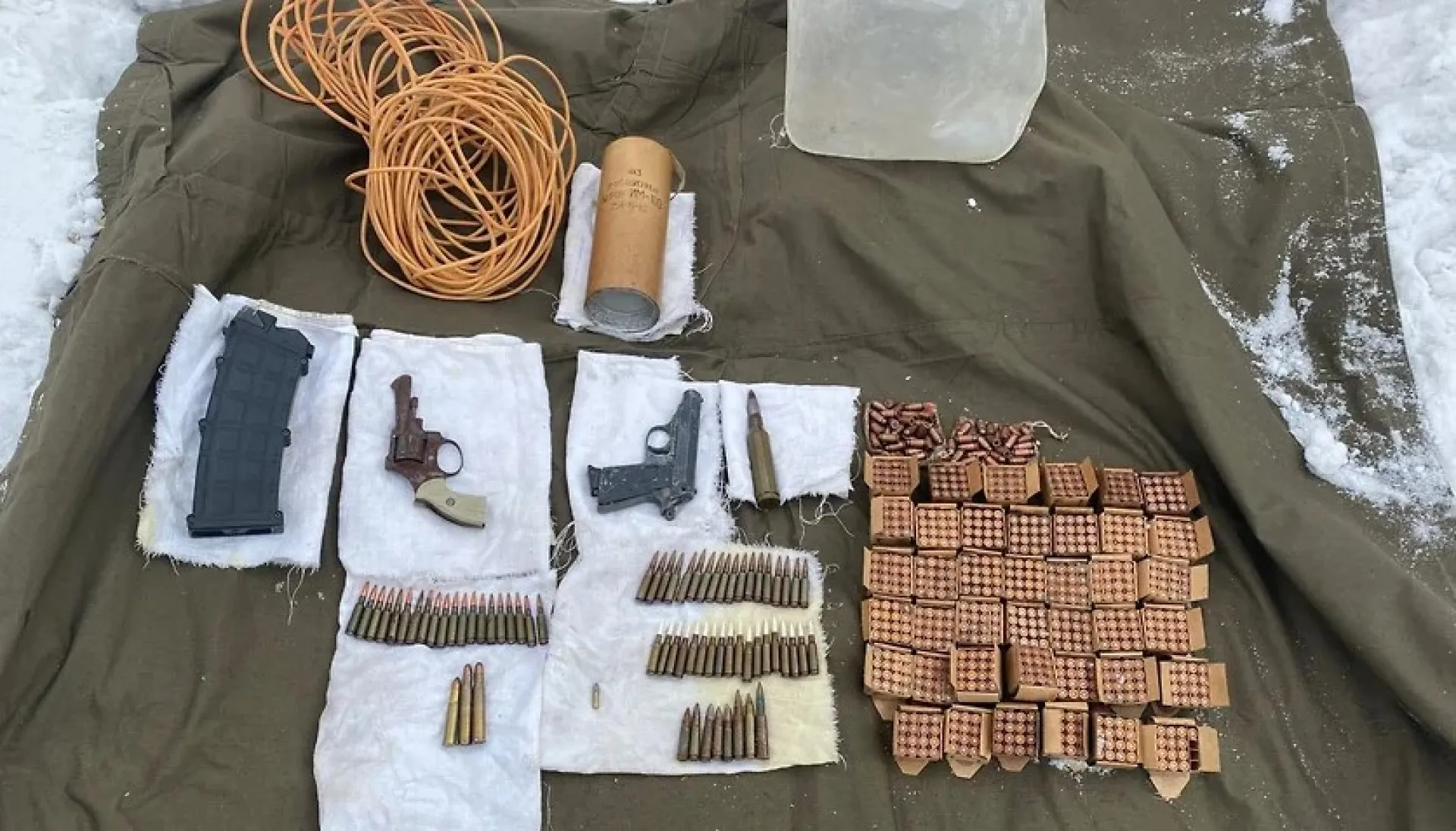Крупный тайник более чем на 760 патронов нашли в Бийске Крупный тайник более чем на 760 патронов нашли в Бийске