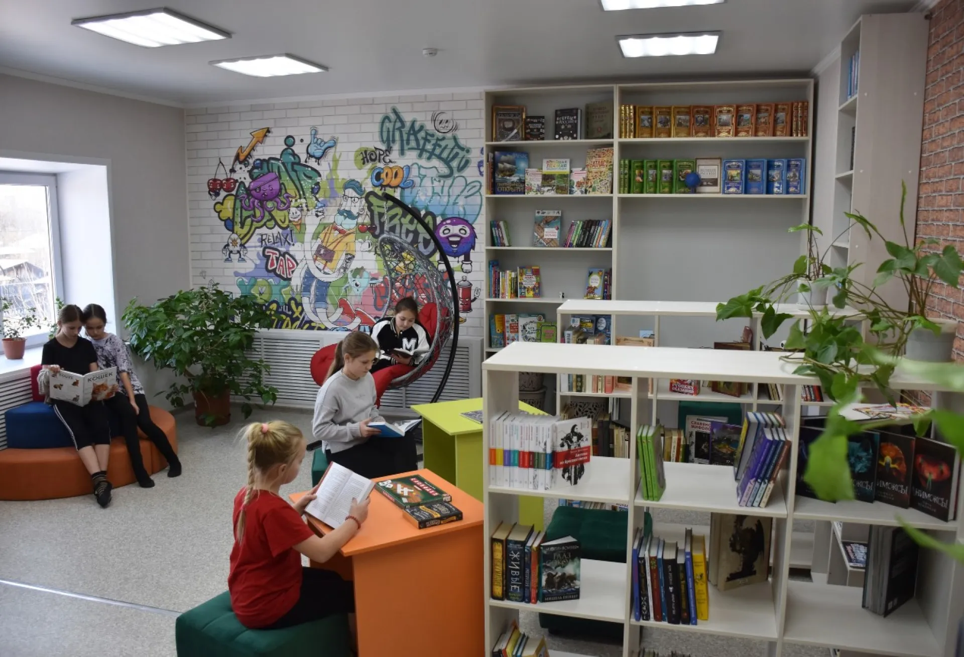 Сразу три обновленных учреждения культуры открыли в Зональном районе
