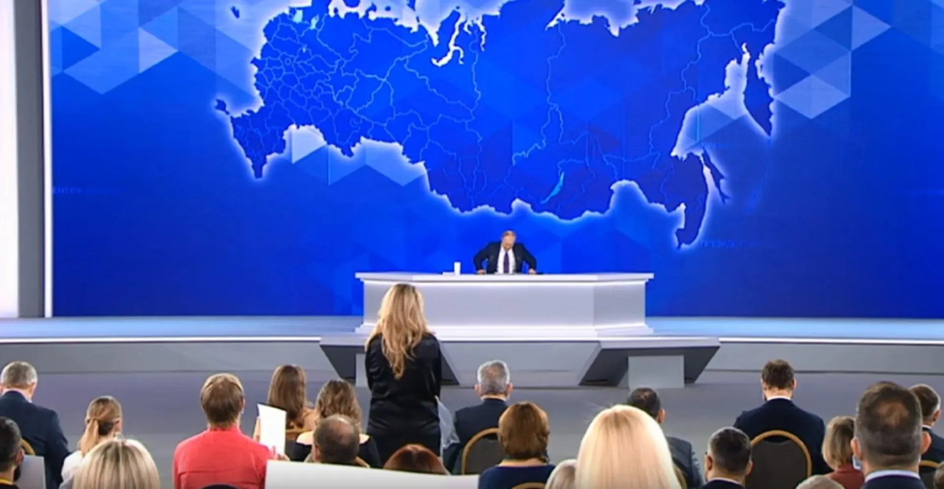 Началась ежегодная пресс-конференция Владимира Путина Началась ежегодная пресс-конференция Владимира Путина