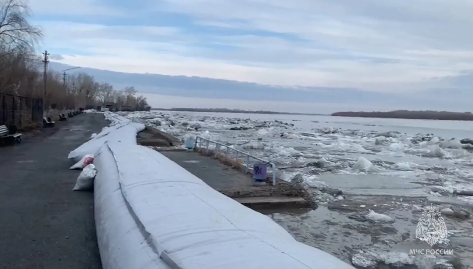 Уровень воды в реке идет на спад в Камне-на-Оби Уровень воды в реке идет на спад в Камне-на-Оби