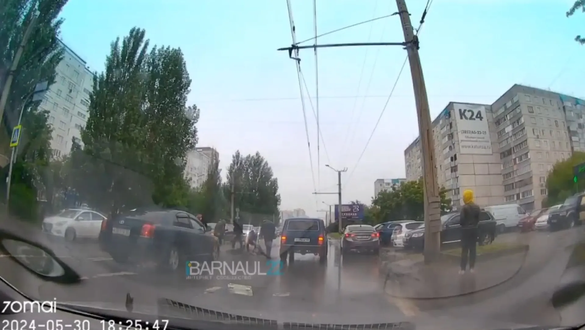 Женщину сбили на пешеходном переходе в Барнауле Женщину сбили на пешеходном переходе в Барнауле