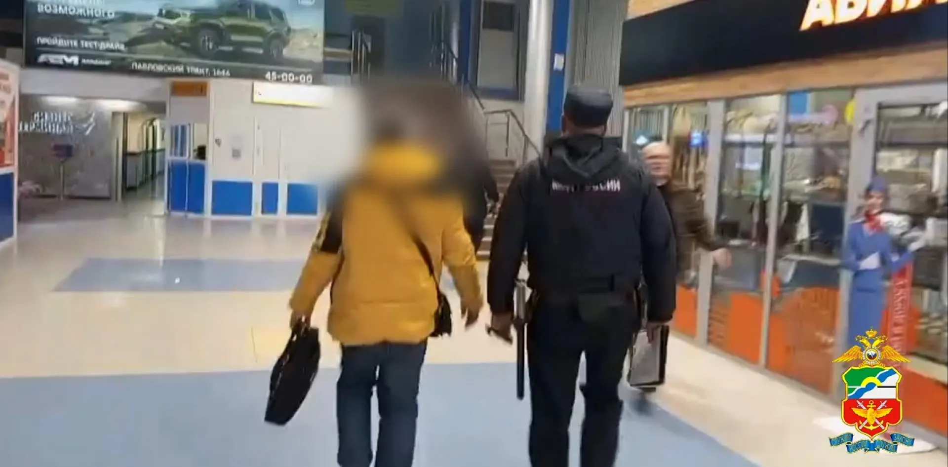Нетрезвого дебошира задержали в аэропорту Барнаула Нетрезвого дебошира задержали в аэропорту Барнаула