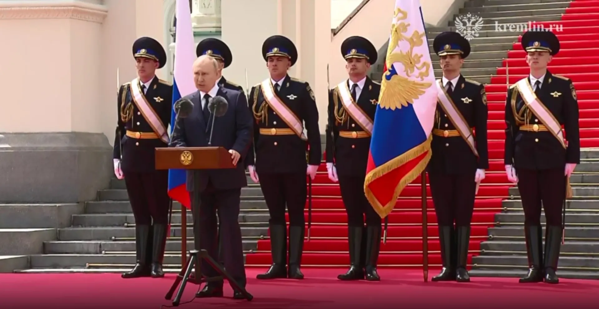 Президент Владимир Путин обратился к военнослужащим в Кремле Президент Владимир Путин обратился к военнослужащим в Кремле