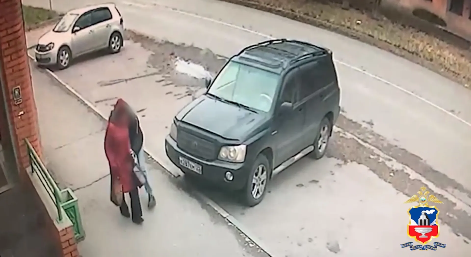 Мать и сын напали на двоих женщин в Барнауле Мать и сын напали на двоих женщин в Барнауле