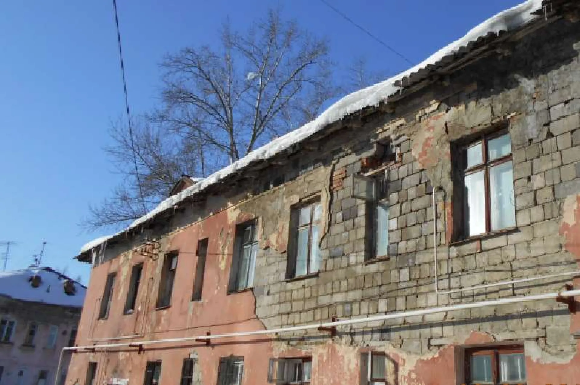 Аварийные дома расселят в Барнауле и Алтайском крае