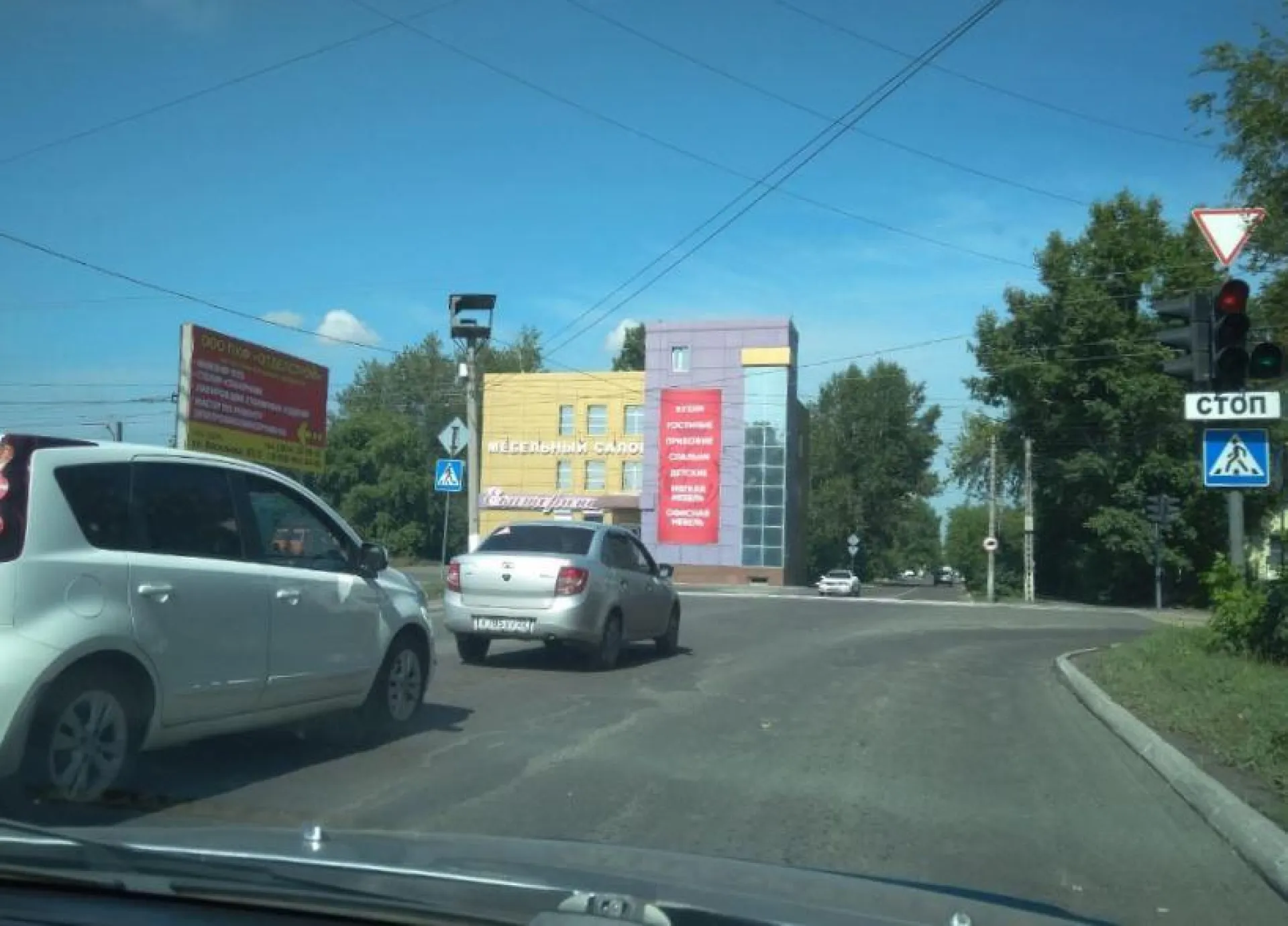 В Бийске на два месяца перекрыли улицу В Бийске на два месяца перекрыли улицу