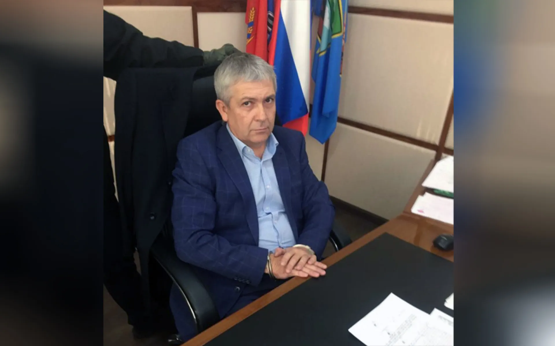 Бывшего начальника алтайской налоговой инспекции взяли под стражу в здании суда