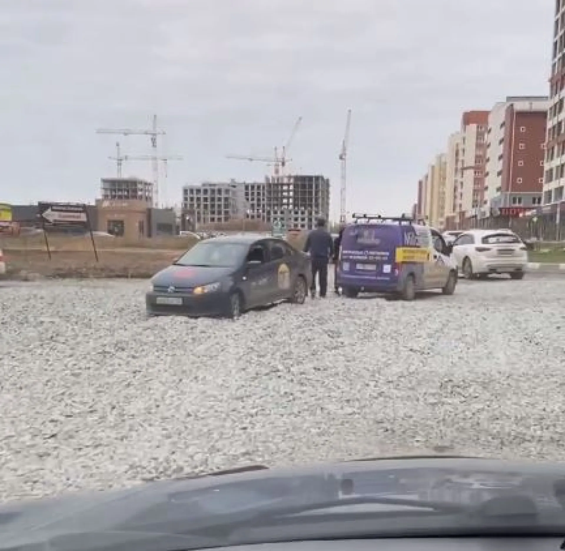 Жители Барнаула жалуются на отсутствие асфальта на участке дороги Жители Барнаула жалуются на отсутствие асфальта на участке дороги