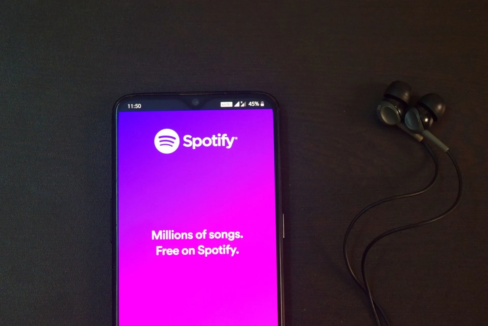 Spotify удалили из App Store и Google Play Spotify удалили из App Store и Google Play