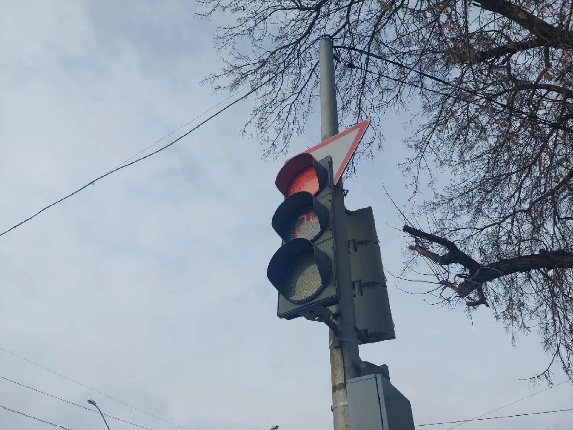 Светофоры временно отключат на двух перекрёстках в Барнауле Светофоры временно отключат на двух перекрёстках в Барнауле
