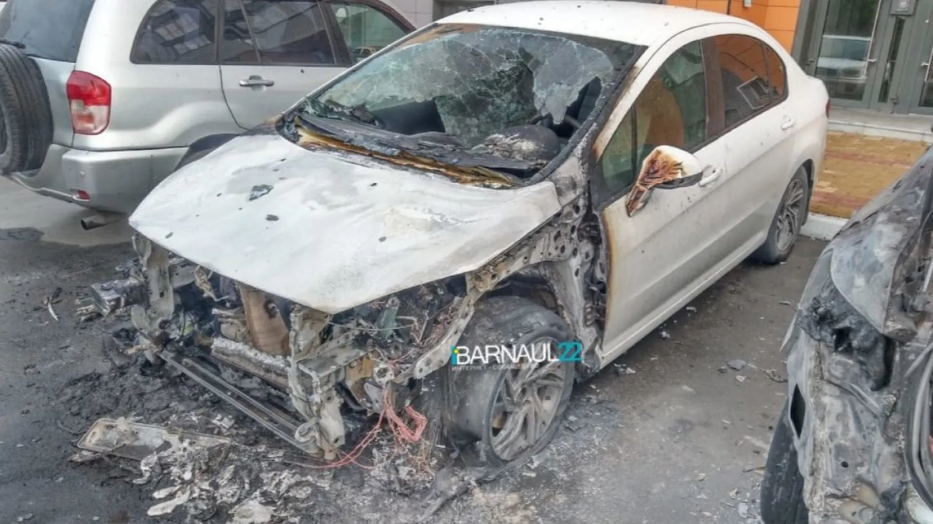 Соцсети: неизвестные подожгли припаркованный автомобиль в Барнауле Соцсети: неизвестные подожгли припаркованный автомобиль в Барнауле