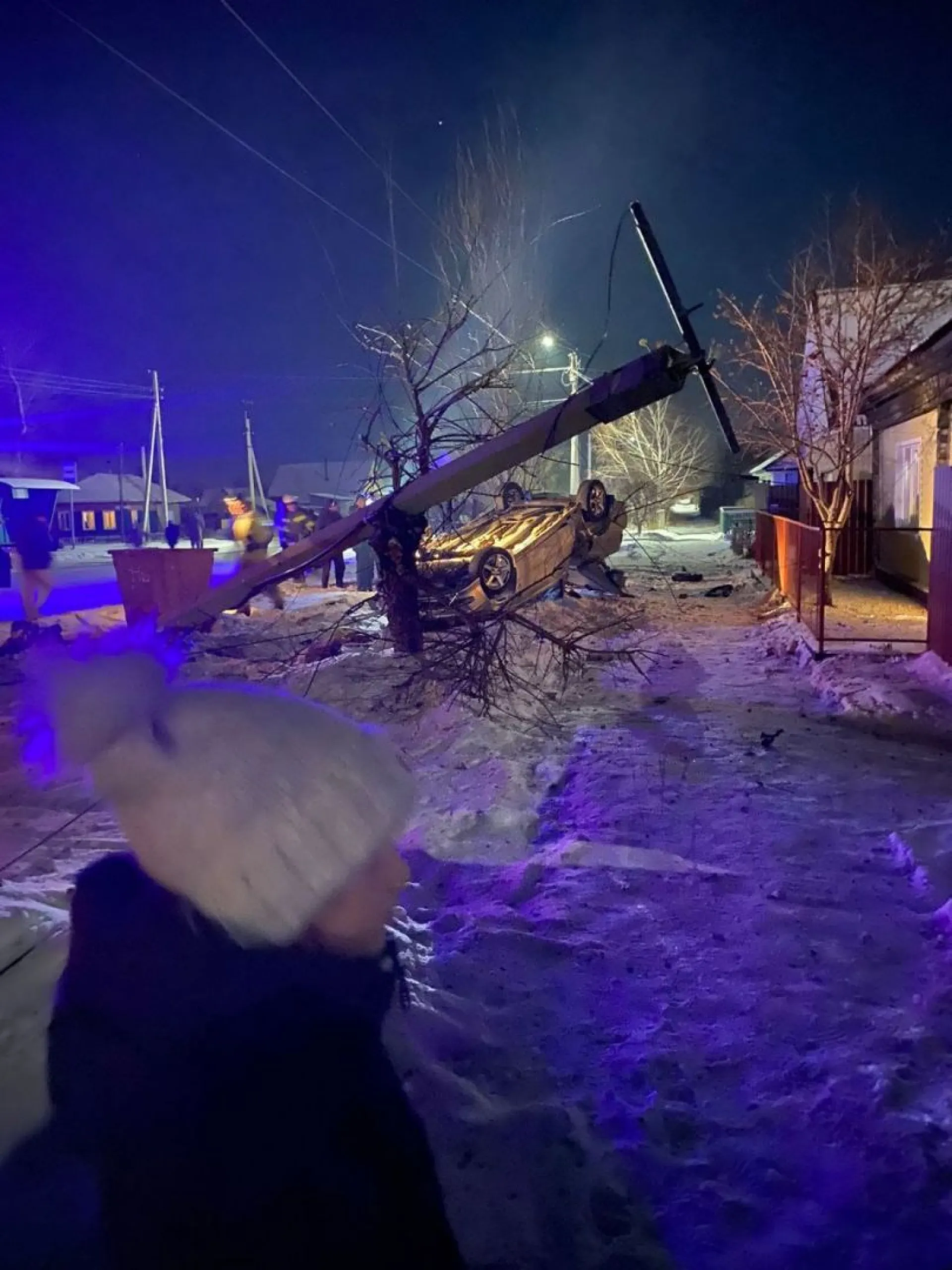 Пьяный лихач без прав повалил опору ЛЭП в Камне-на-Оби Пьяный лихач без прав повалил опору ЛЭП в Камне-на-Оби