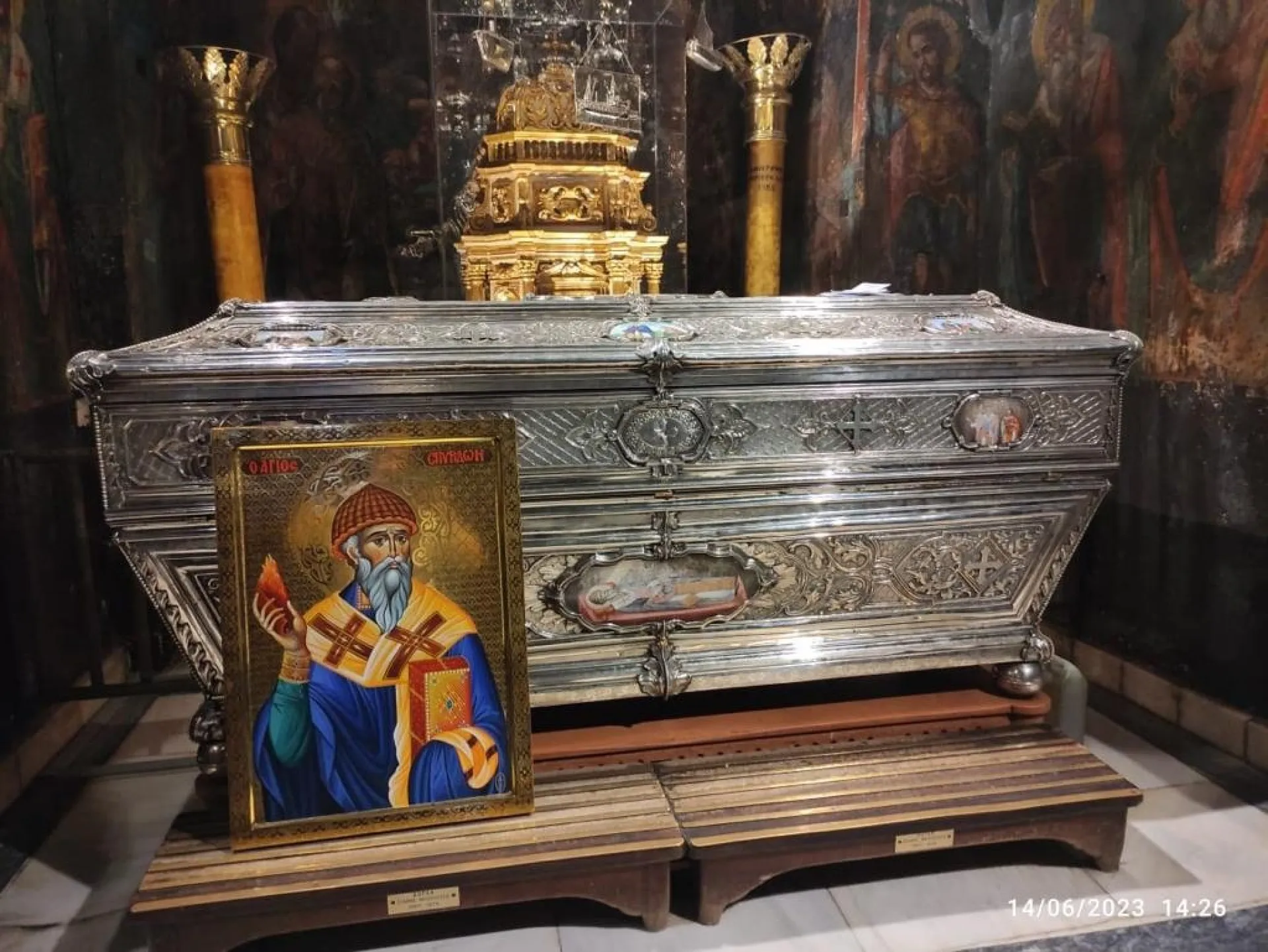 Святыни с острова Корфу передали в дар Александро-Невскому собору Барнаула Святыни с острова Корфу передали в дар Александро-Невскому собору Барнаула