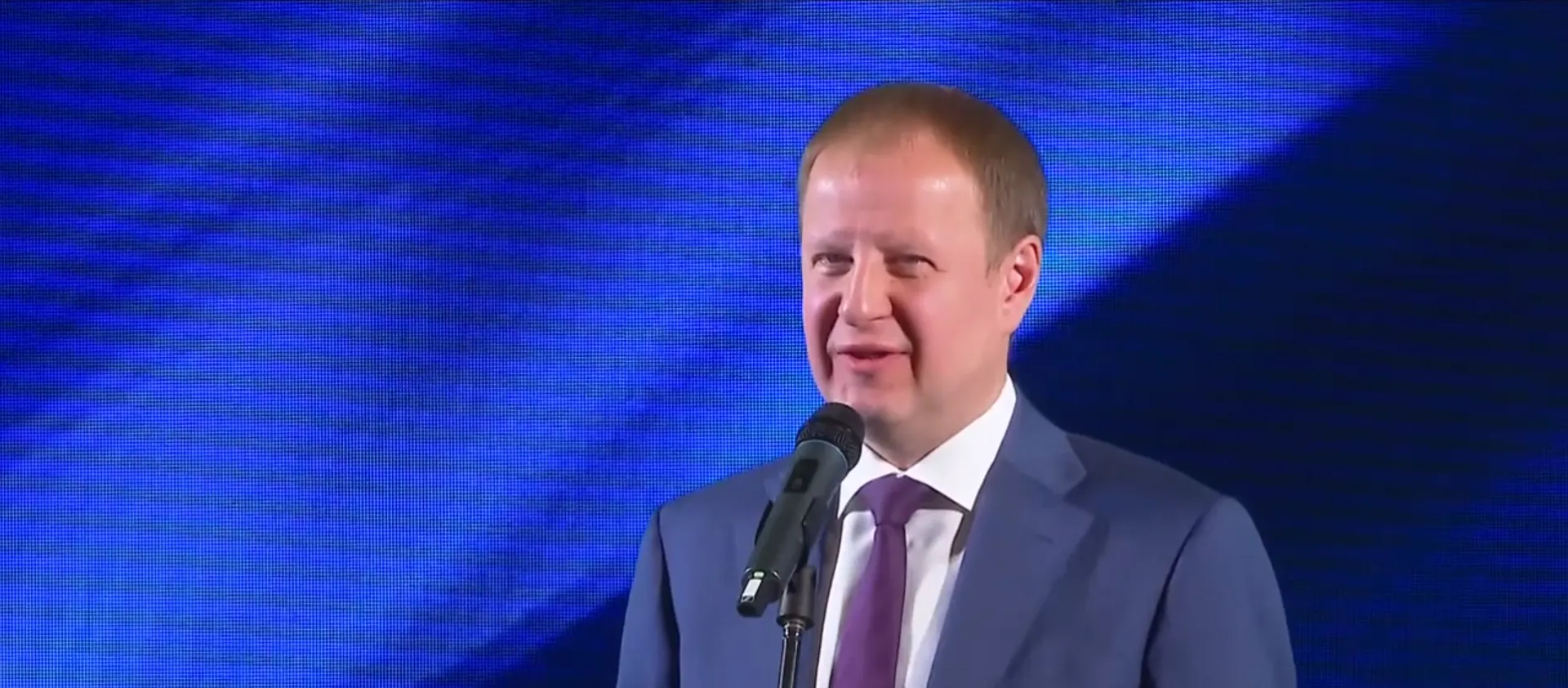 Виктор Томенко в преддверии Дня местного самоуправления поздравил тружеников муниципалитетов региона Виктор Томенко в преддверии Дня местного самоуправления поздравил тружеников муниципалитетов региона