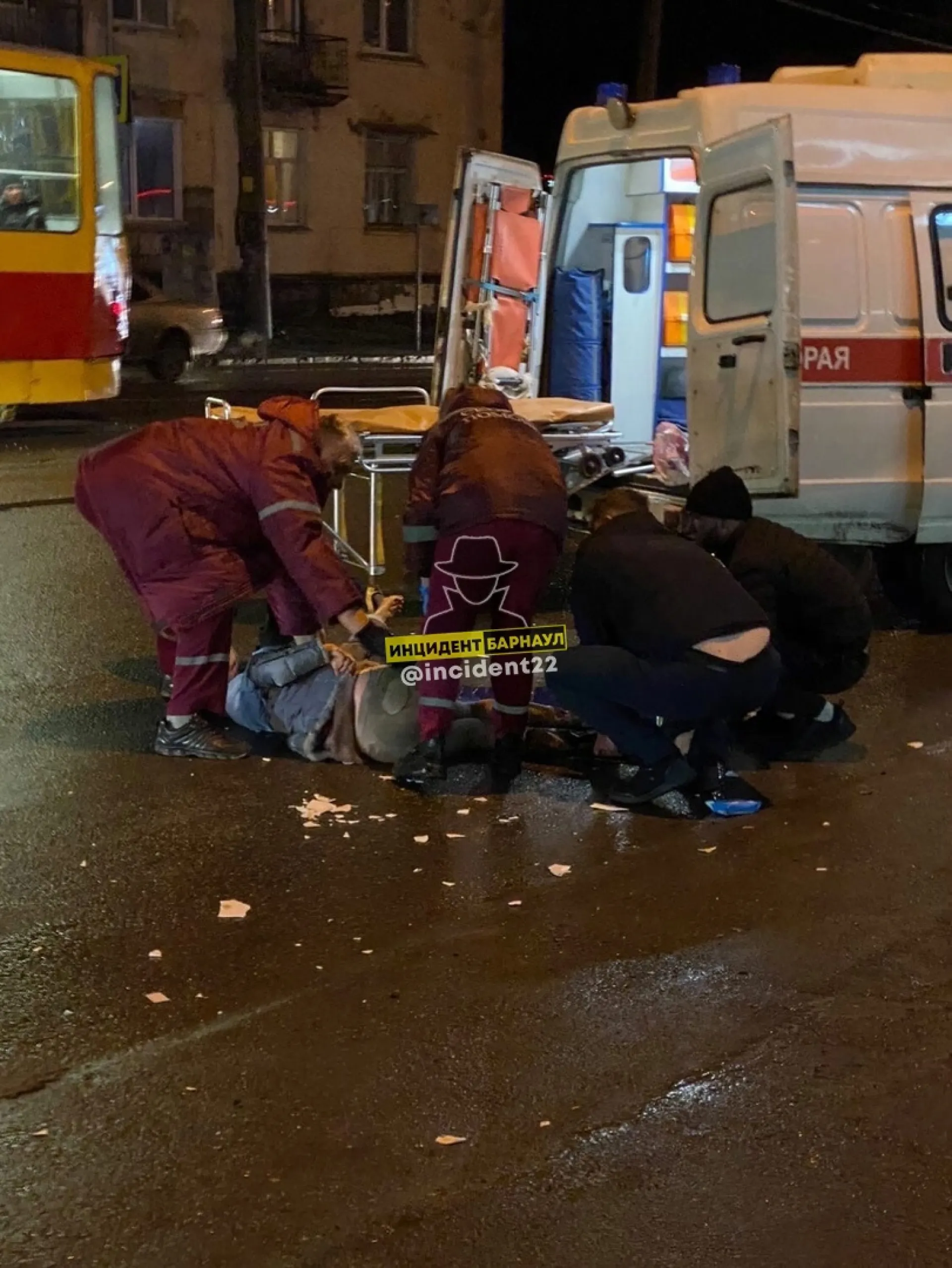 Женщину с ребенком сбили на одной из улиц Барнаула Женщину с ребенком сбили на одной из улиц Барнаула