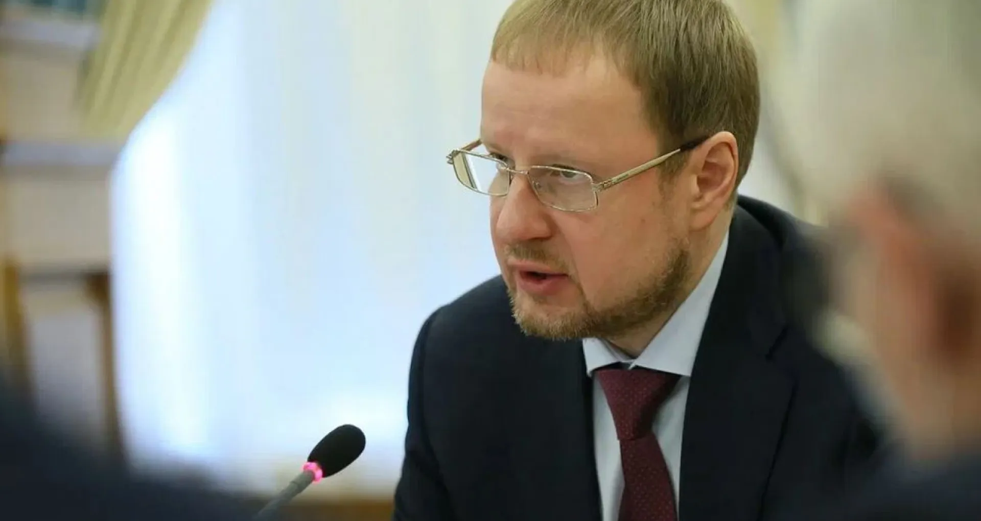 Виктор Томенко потребовал ускорить восстановление соцобъектов, пострадавших от урагана в Алтайском крае Виктор Томенко потребовал ускорить восстановление соцобъектов, пострадавших от урагана в Алтайском крае