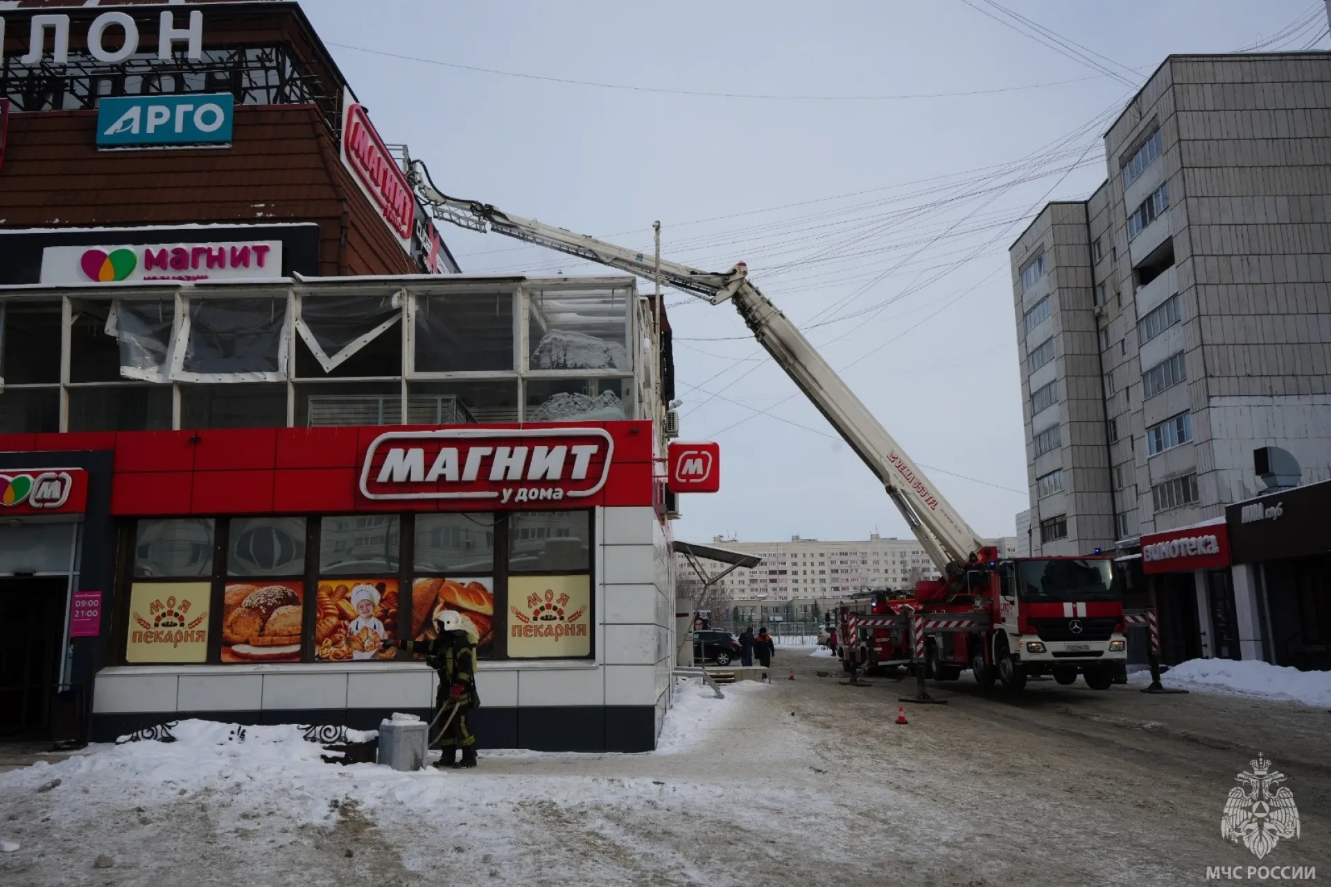 Солярий загорелся в барнаульском ТЦ «Вавилон» Солярий загорелся в барнаульском ТЦ «Вавилон»