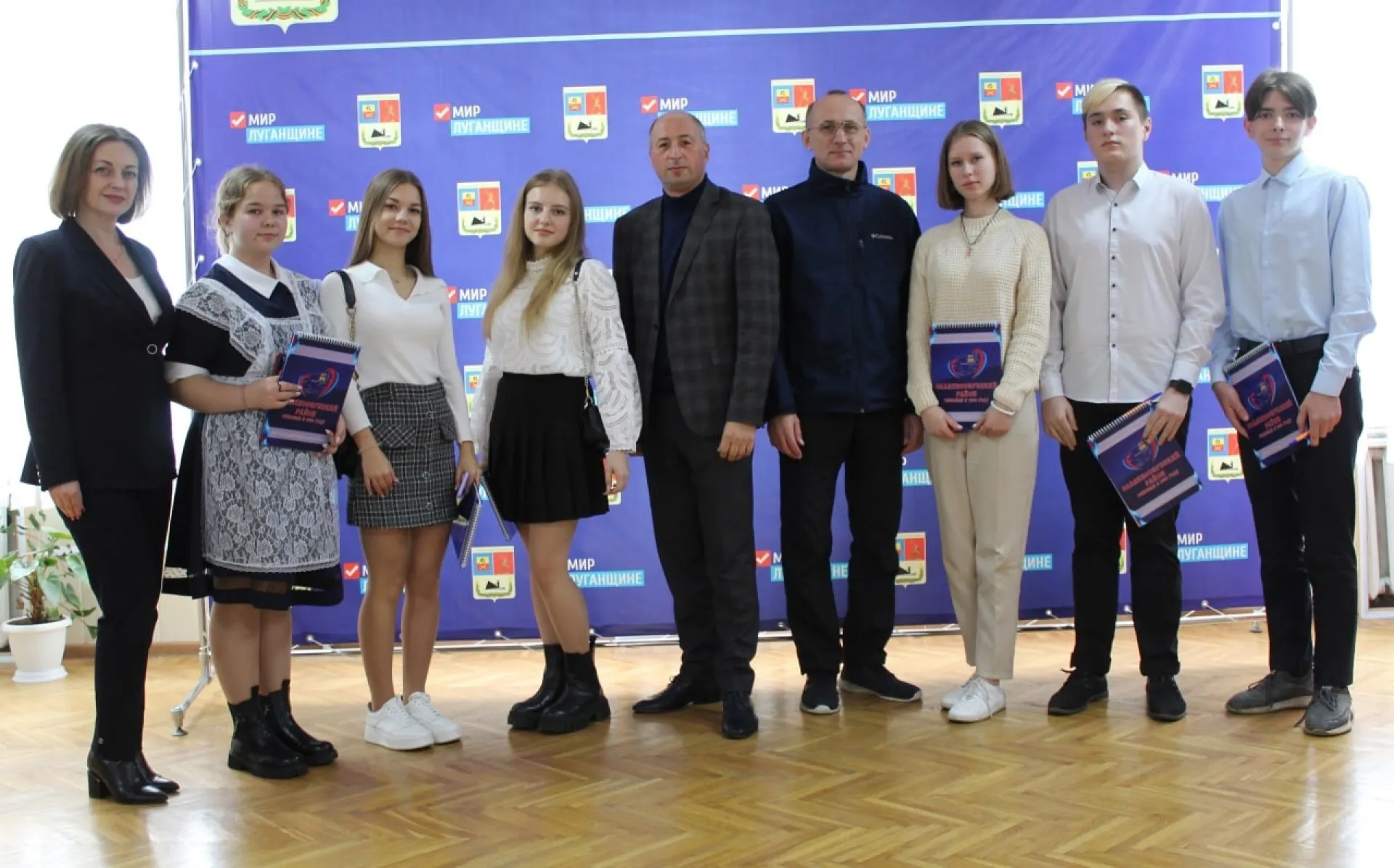 Представители власти Алтайского края пообщались с детьми-участниками форума «Алтай. Таланты региона» из Славяносербского района Представители власти Алтайского края пообщались с детьми-участниками форума «Алтай. Таланты региона» из Славяносербского района