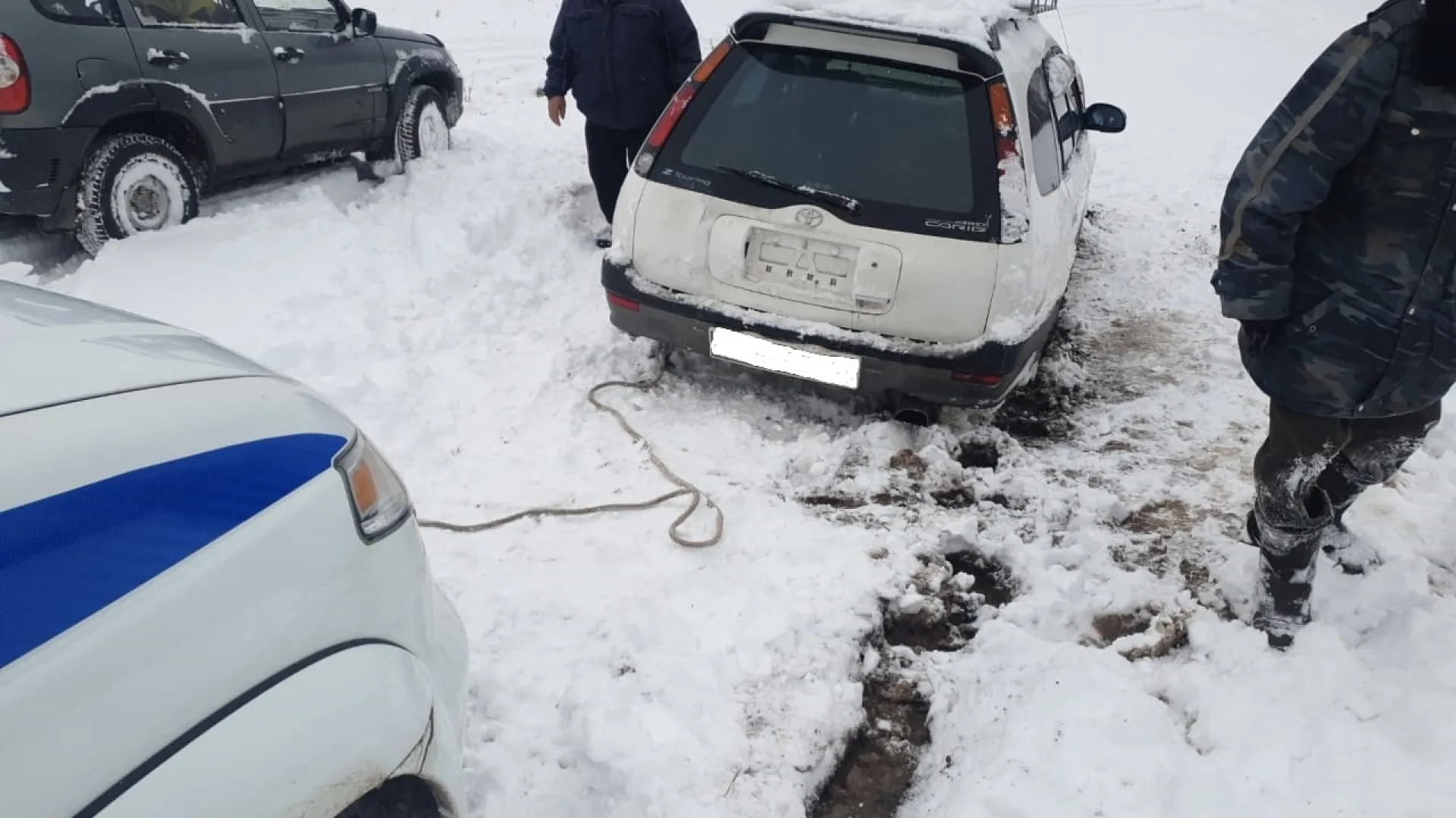 Сотрудники Госавтоинспекции Первомайского района выручили водителя Сотрудники Госавтоинспекции Первомайского района выручили водителя