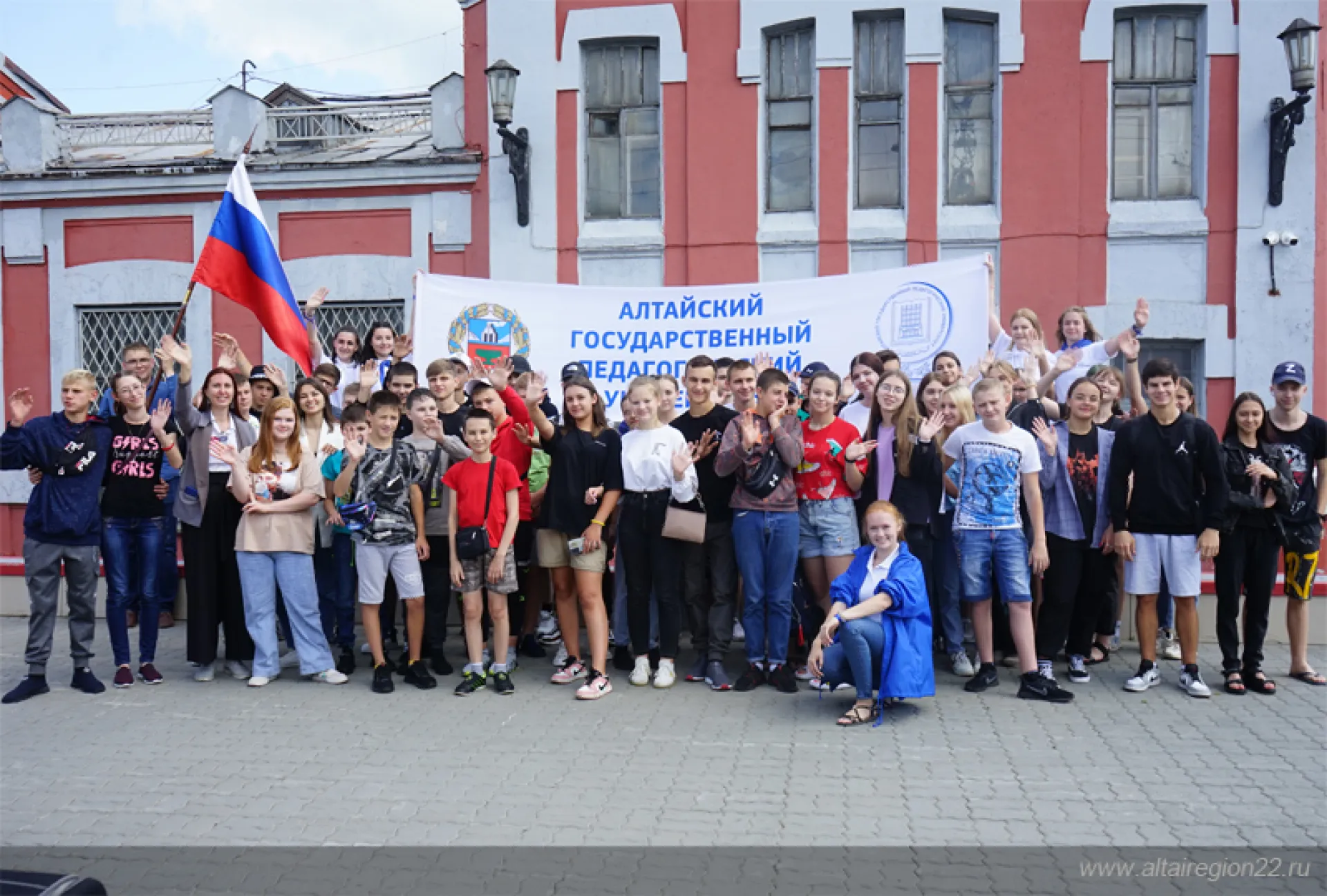 Детям из Донбасса провели экскурсию по Барнаулу Детям из Донбасса провели экскурсию по Барнаулу