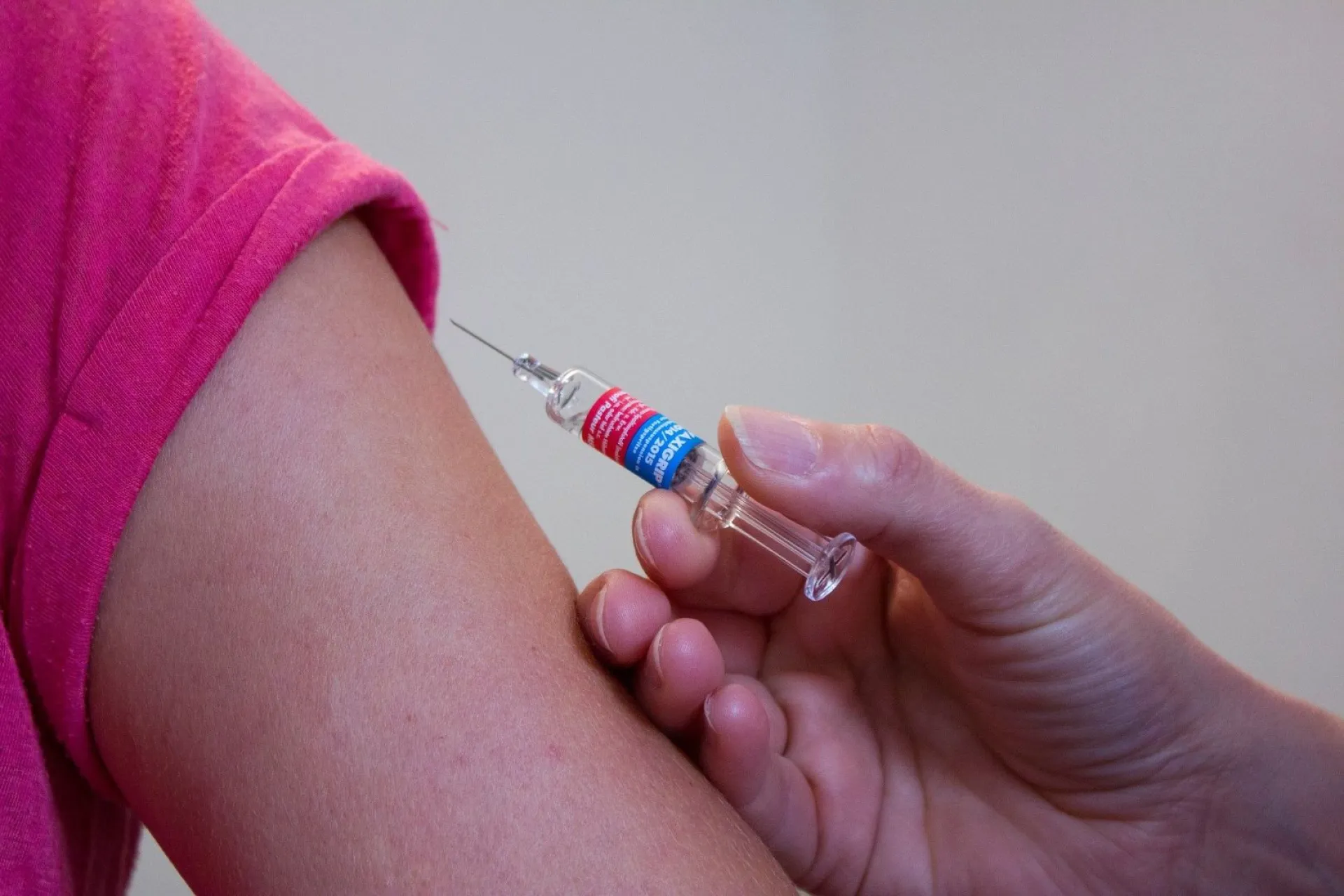 В регионах России начали вводить обязательную вакцинацию В регионах России начали вводить обязательную вакцинацию