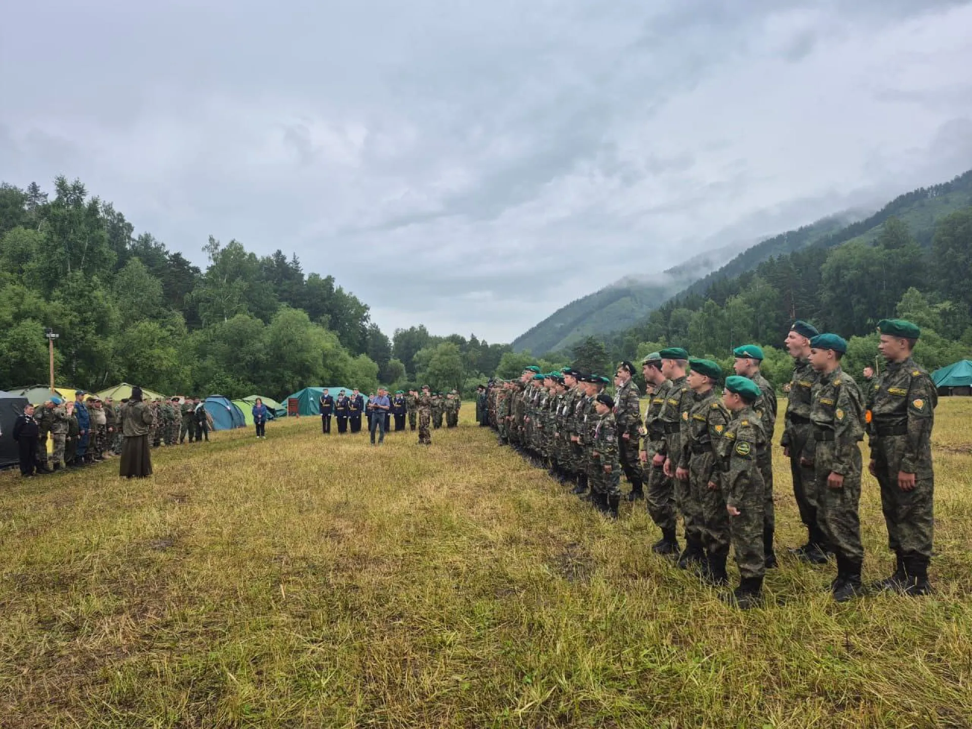 Военно-полевые сборы старшеклассников начались в Алтайском крае Военно-полевые сборы старшеклассников начались в Алтайском крае