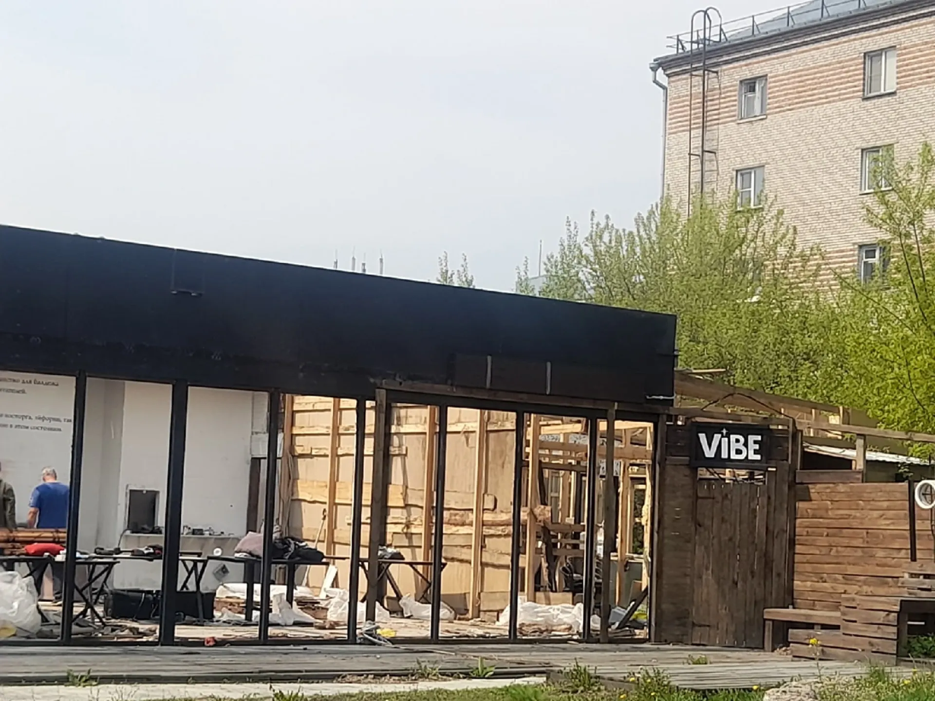 В Барнауле сносят бывшую кофейню на месте «разлома»