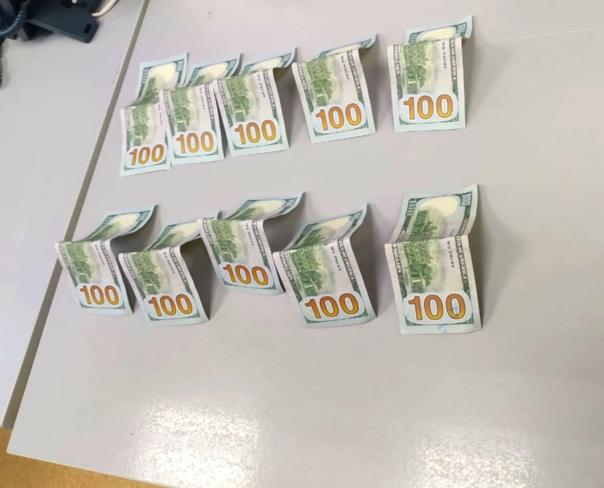 Алтайский таможенник отказался брать взятку в размере 1000 долларов США Алтайский таможенник отказался брать взятку в размере 1000 долларов США