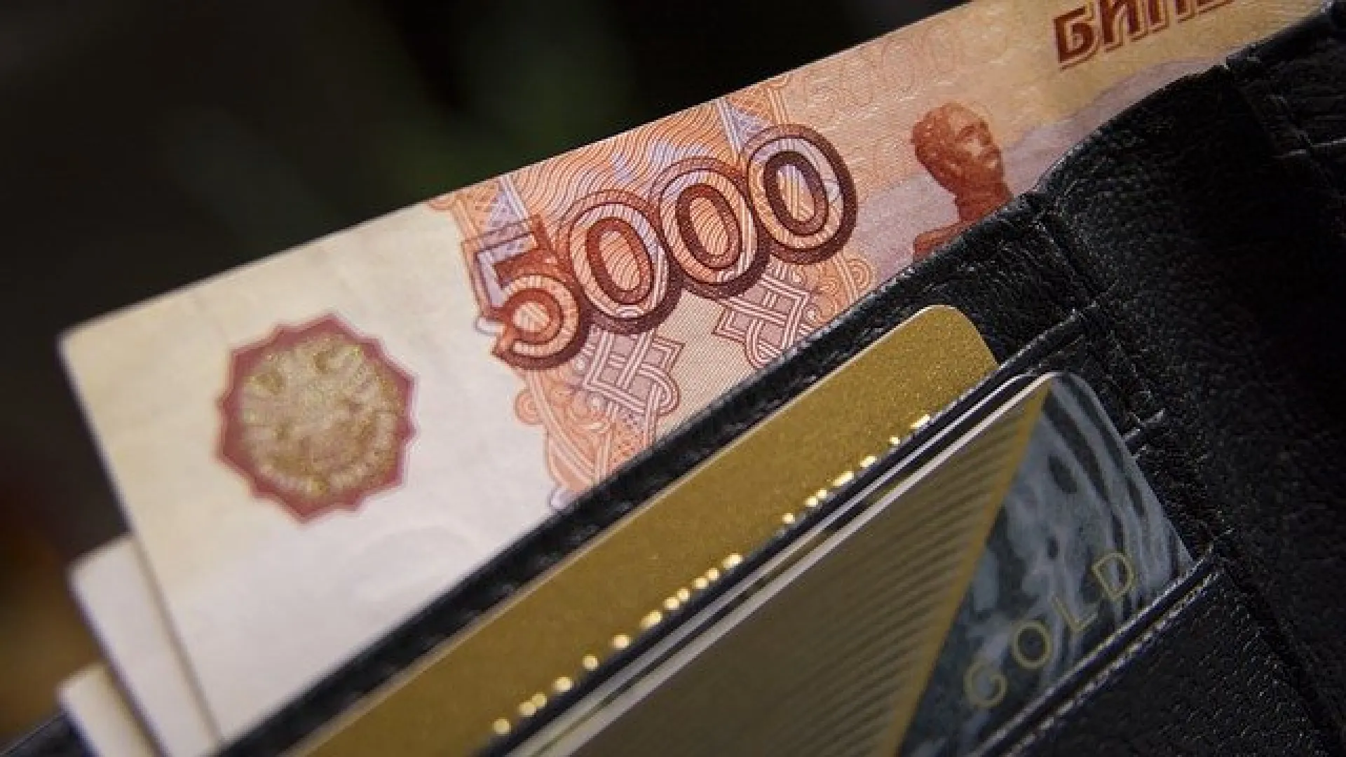 Барнаулец неделю отдавал 8 миллионов рублей мошенникам Барнаулец неделю отдавал 8 миллионов рублей мошенникам