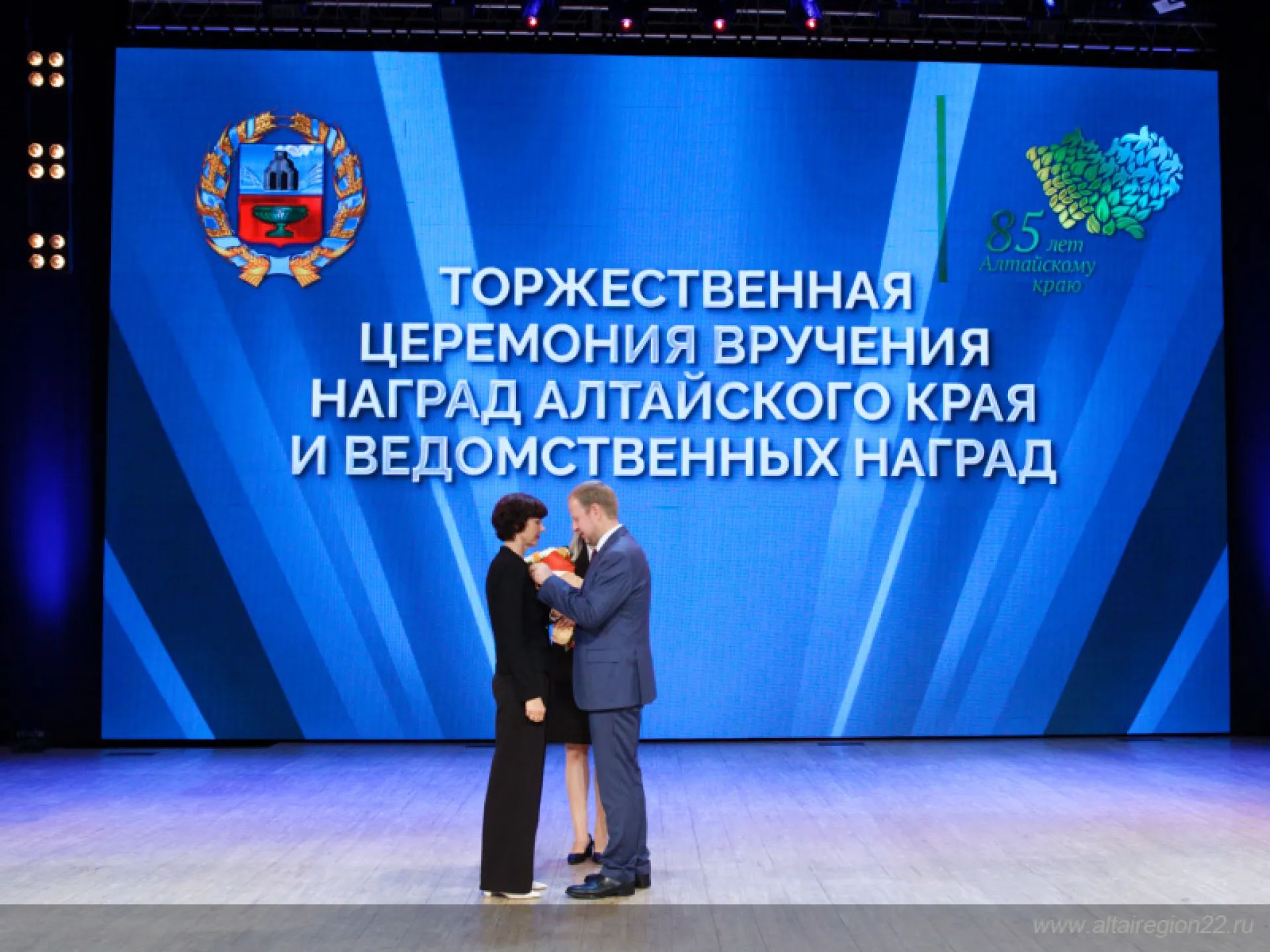 Виктор Томенко поручил Минобрнауки Алтайского края разработать комплекс мер для поддержки педагогов-наставников Виктор Томенко поручил Минобрнауки Алтайского края разработать комплекс мер для поддержки педагогов-наставников