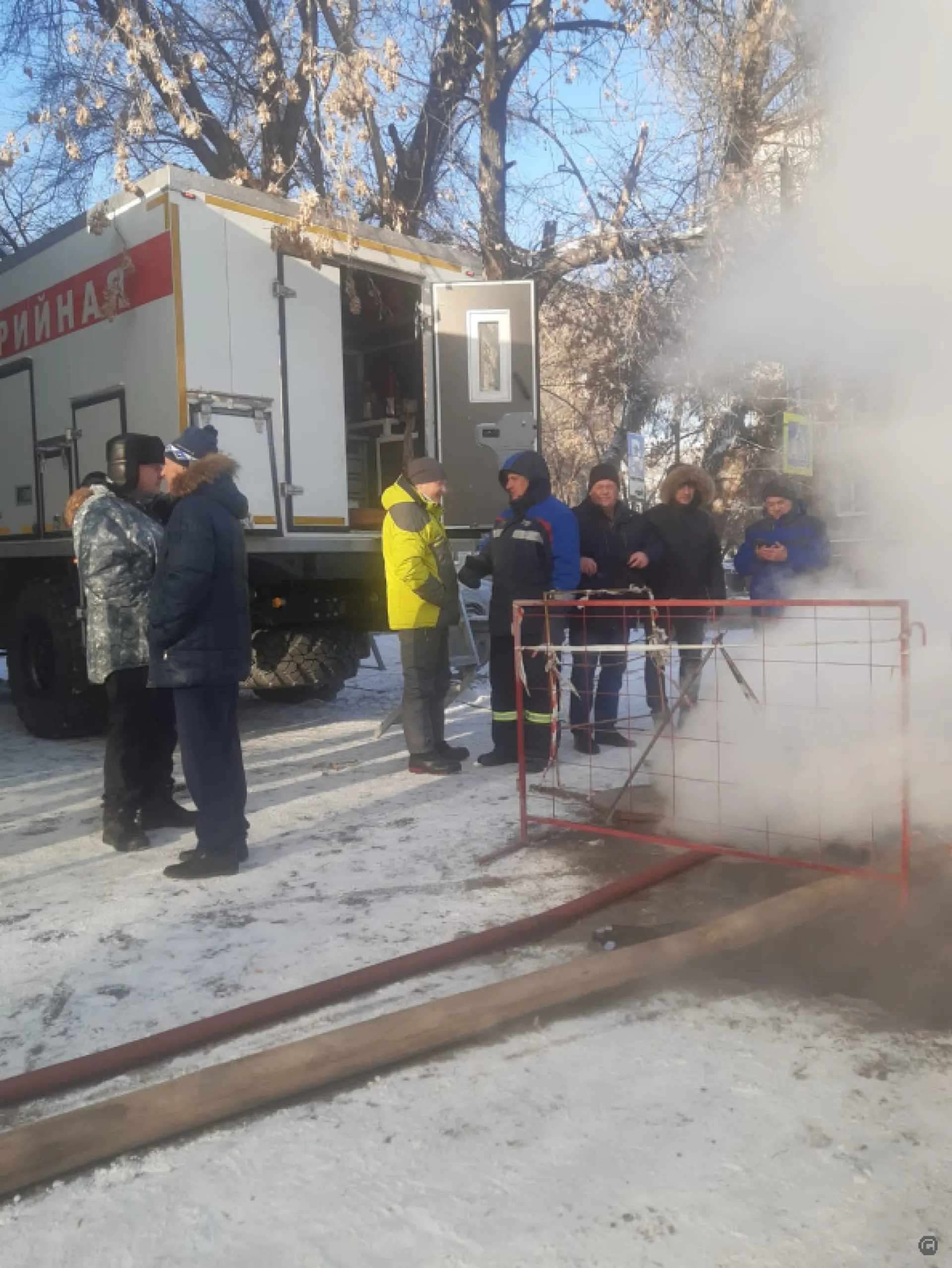 В Барнауле несколько жилых домов остались без отопления из-за прорыва теплосети В Барнауле несколько жилых домов остались без отопления из-за прорыва теплосети