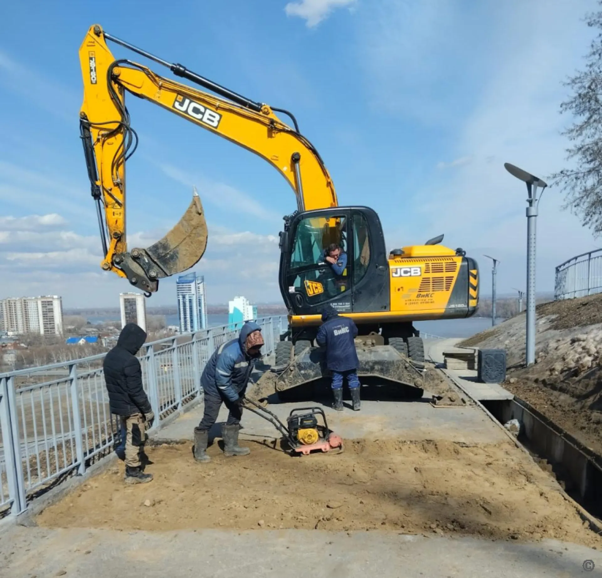 Восстановительные работы на поврежденной террасе в Нагорном парке провели в Барнауле Восстановительные работы на поврежденной террасе в Нагорном парке провели в Барнауле