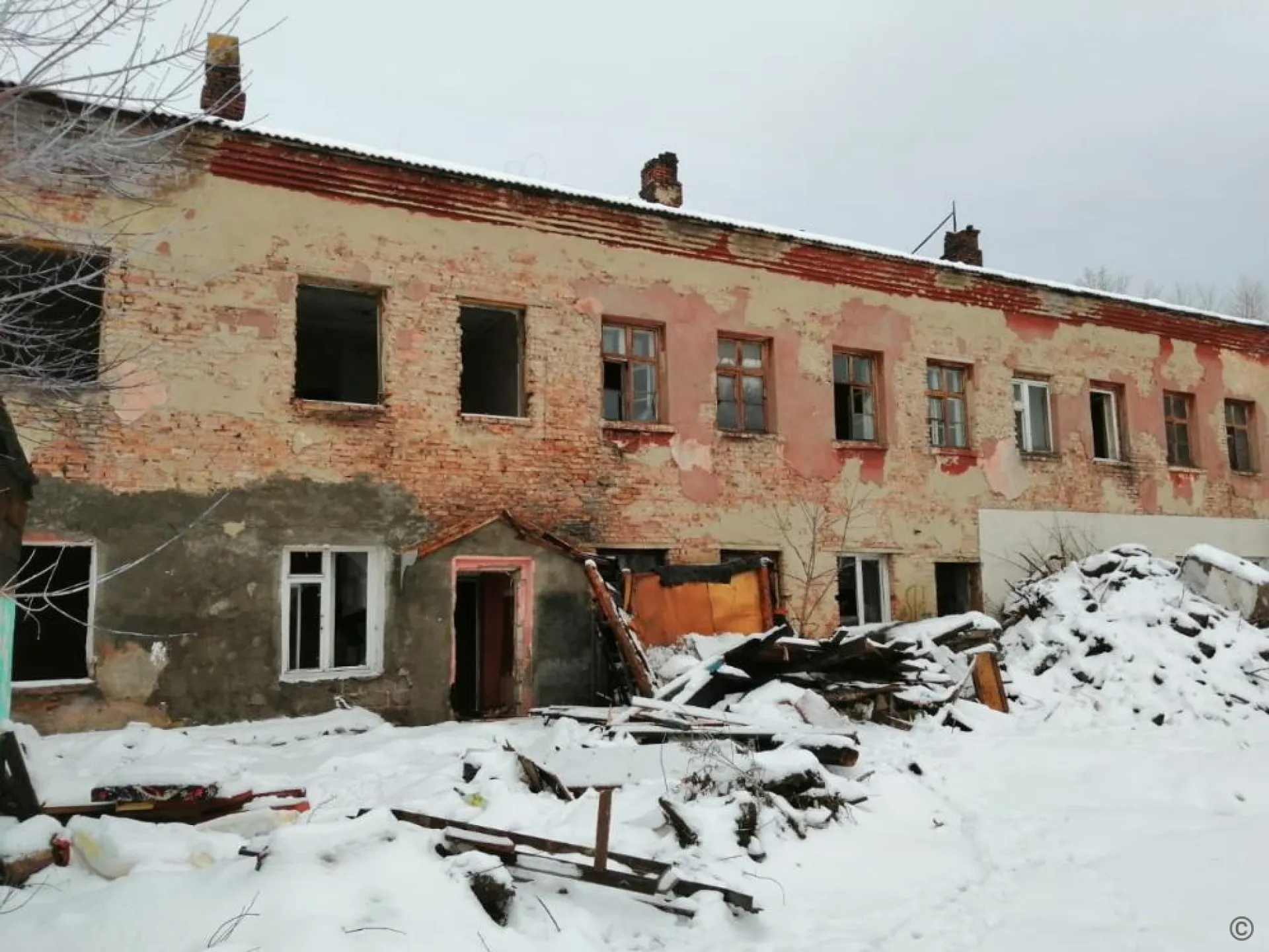 Еще один аварийный дом снесут в Барнауле Еще один аварийный дом снесут в Барнауле
